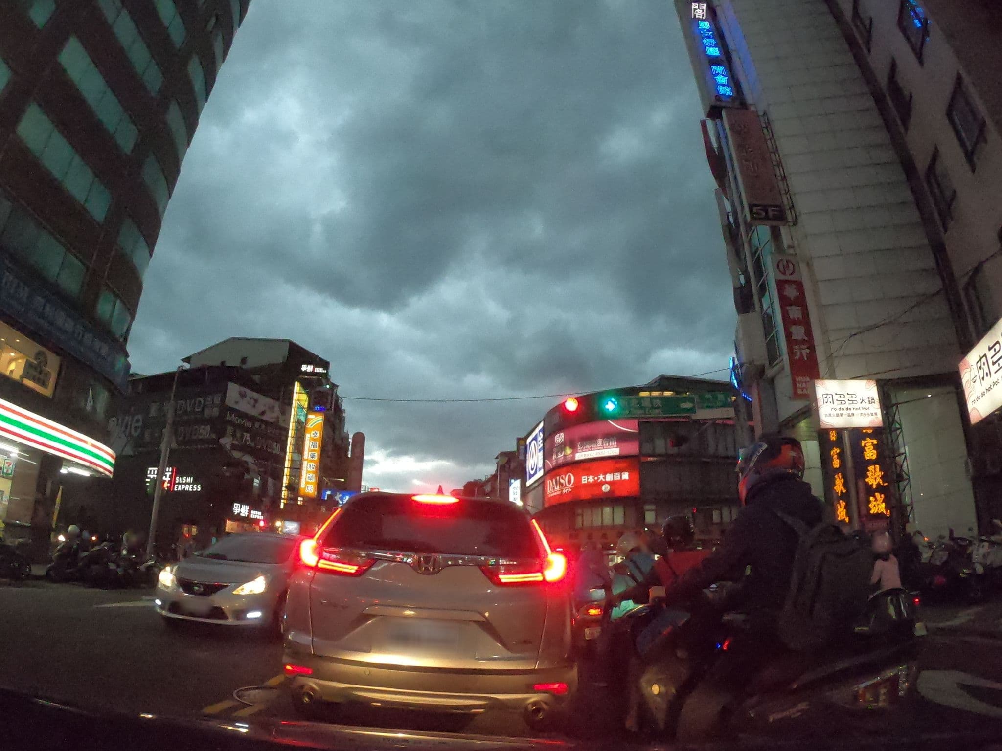 Street view near 虹都快捷Hotel, Taipei — © heretpe2019 (CC BY-SA · Mapillary)