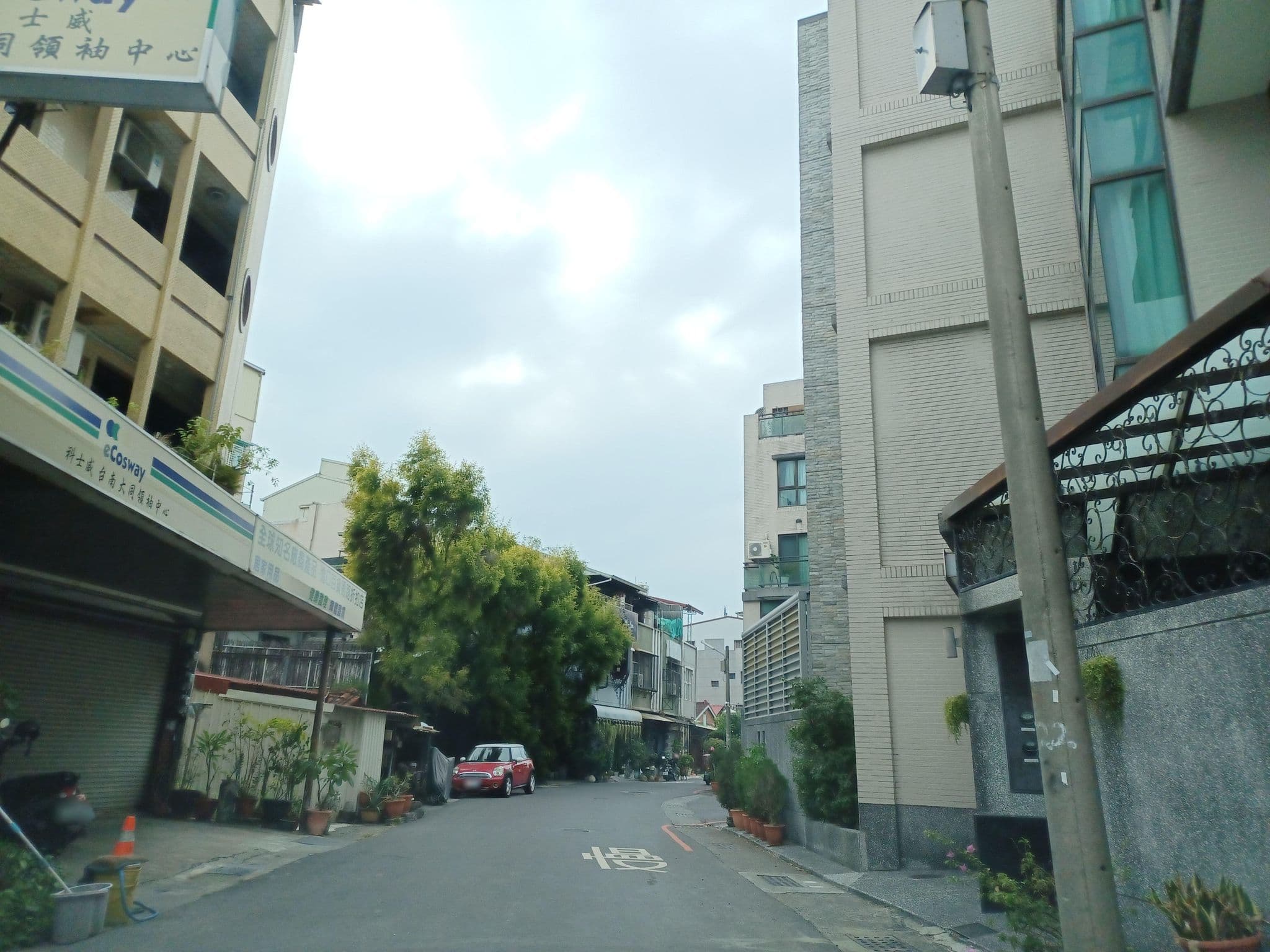Street view near 8又二分之一 藝術旅店 咖啡廚房 活動空間, Tainan — © lisbethw1130 (CC BY-SA · Mapillary)