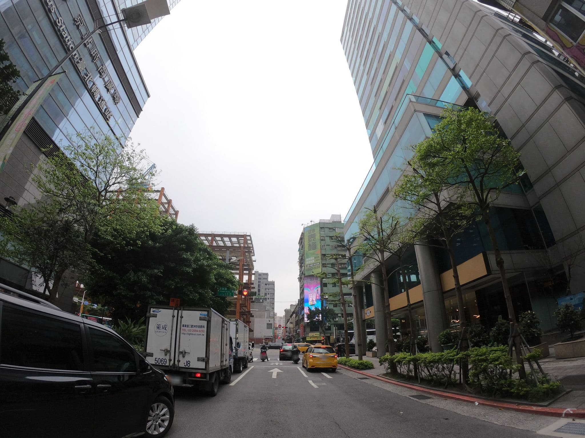 Street view near Flipflop Hostel, Taipei — © heretpe2019 (CC BY-SA · Mapillary)