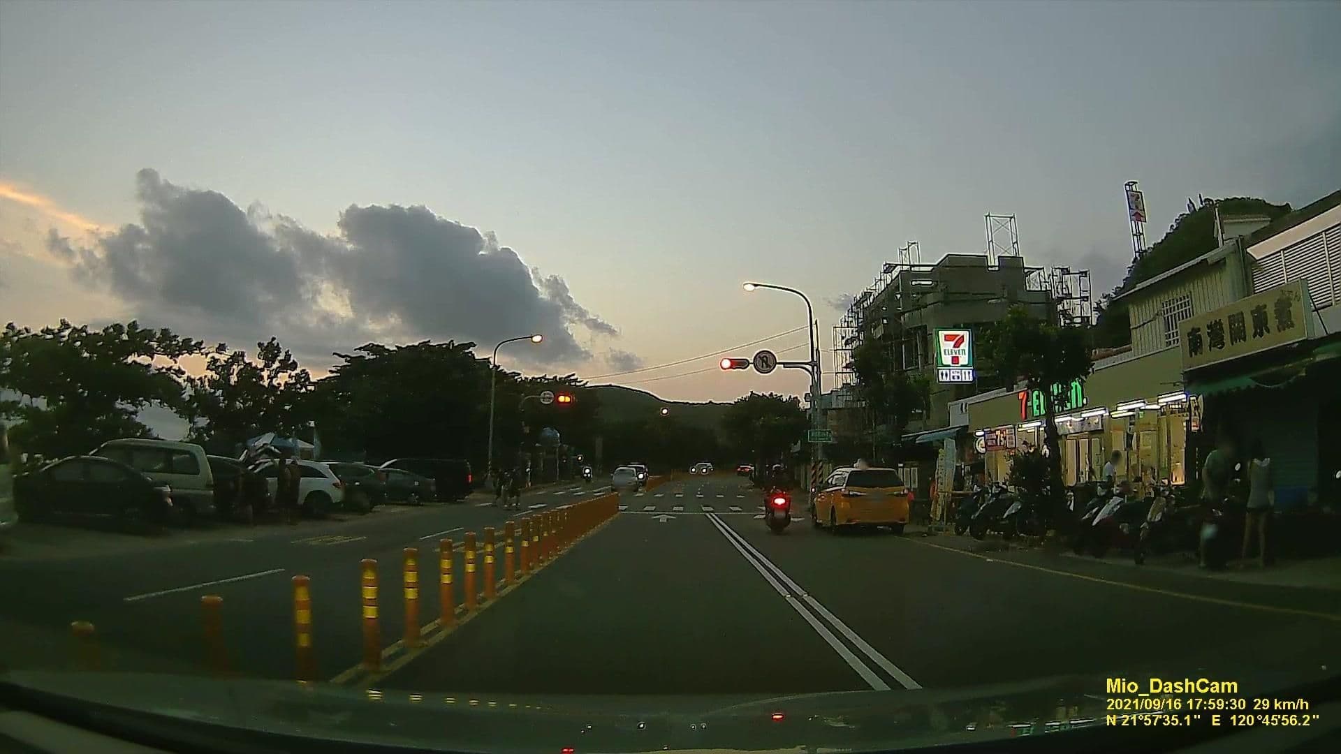 Street view near The First 南灣青年旅館, Hengchun — © littlebtc (CC BY-SA · Mapillary)