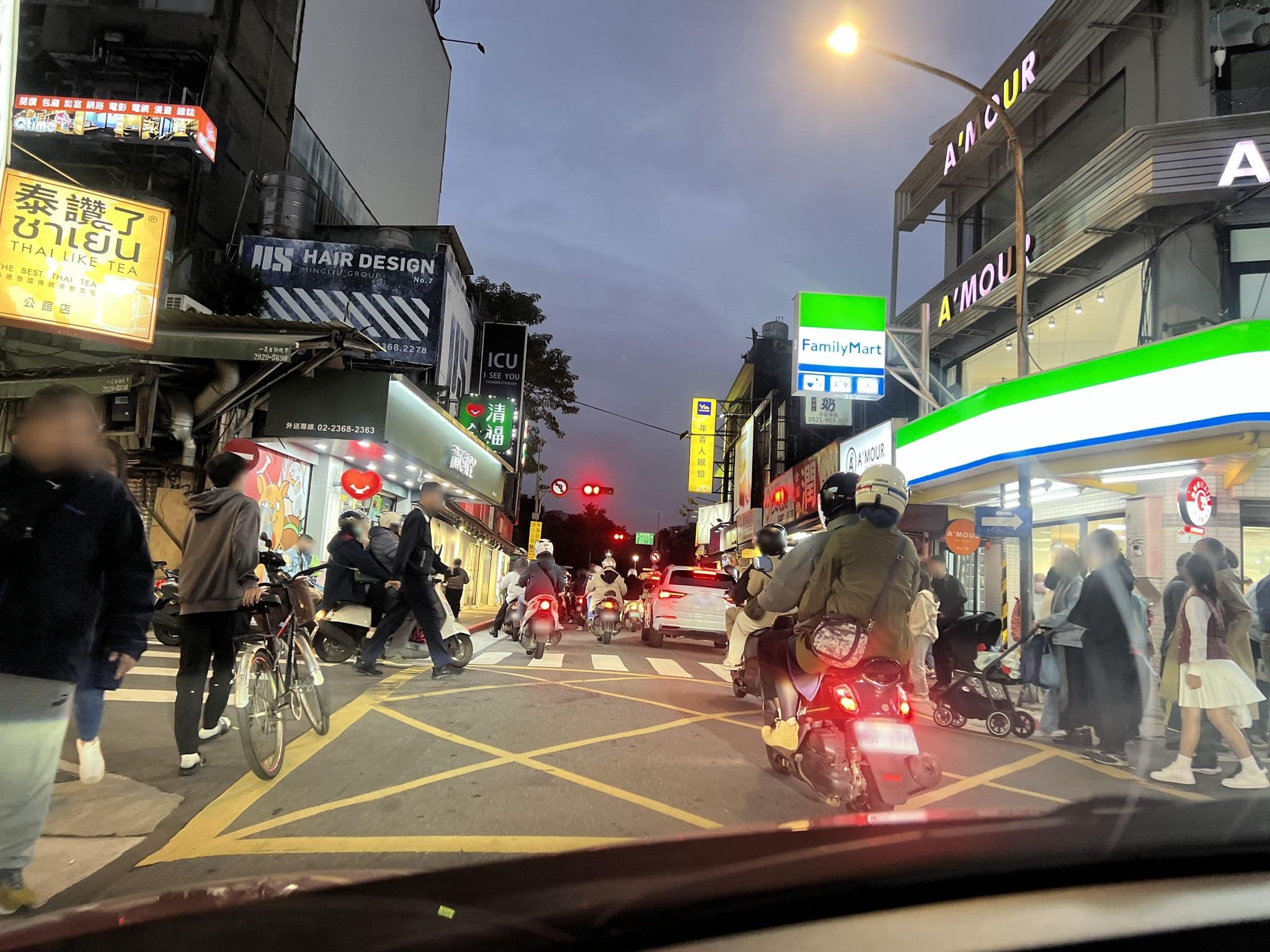 Street view near S&J 氧氣台北台大公館國際酒店式公寓, Taipei — © irvinfly (CC BY-SA · Mapillary)