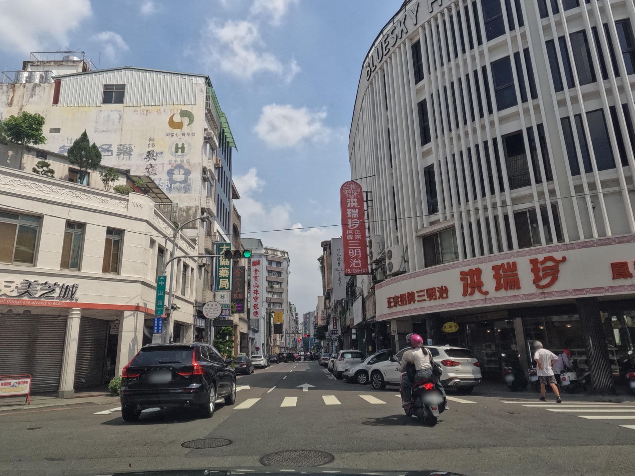 Street view near 1969藍天飯店, Taichung — © littlebtc (CC BY-SA · Mapillary)