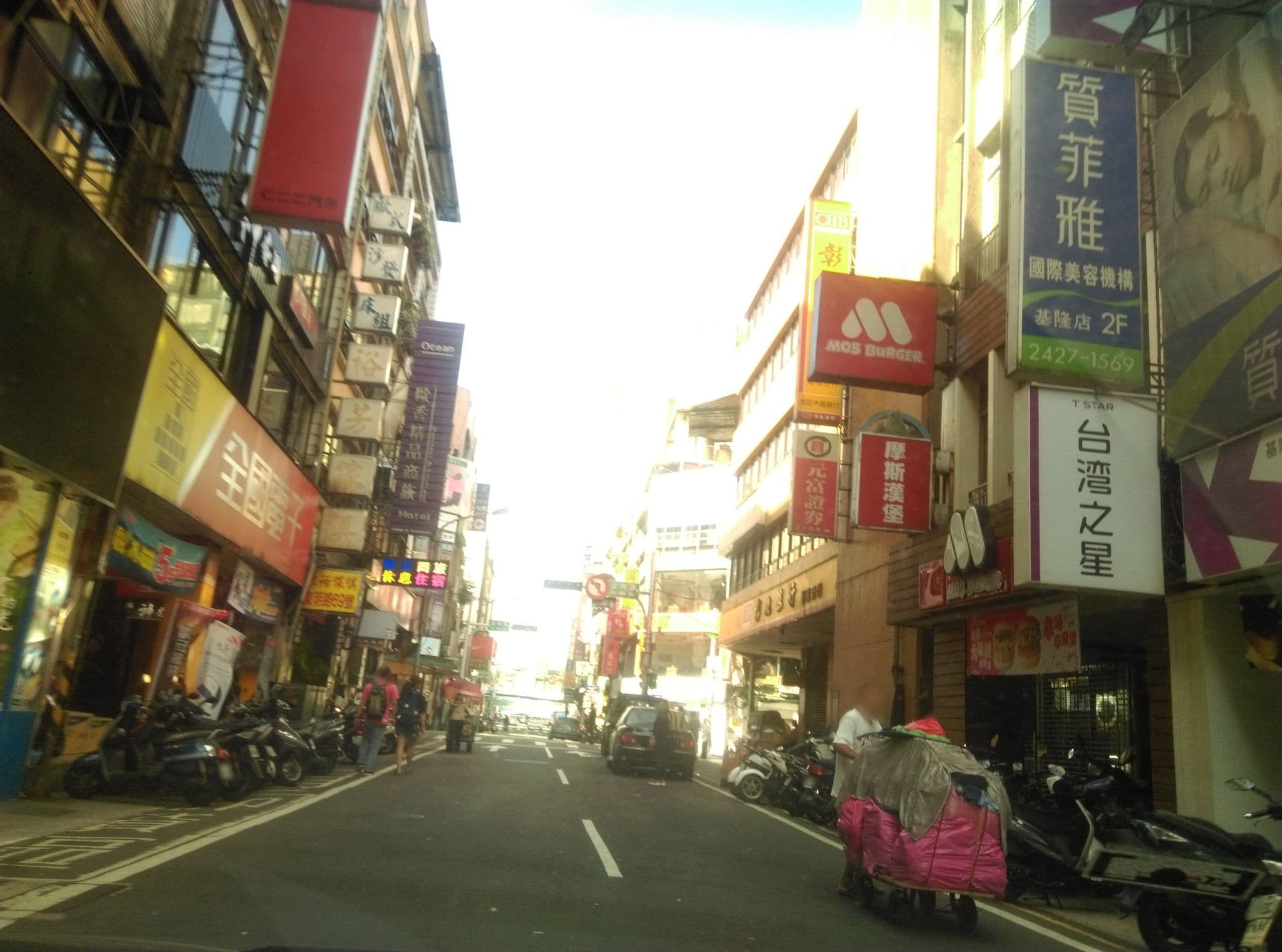 Street view near Keebe Hotel, Keelung — © baoyi (CC BY-SA · Mapillary)