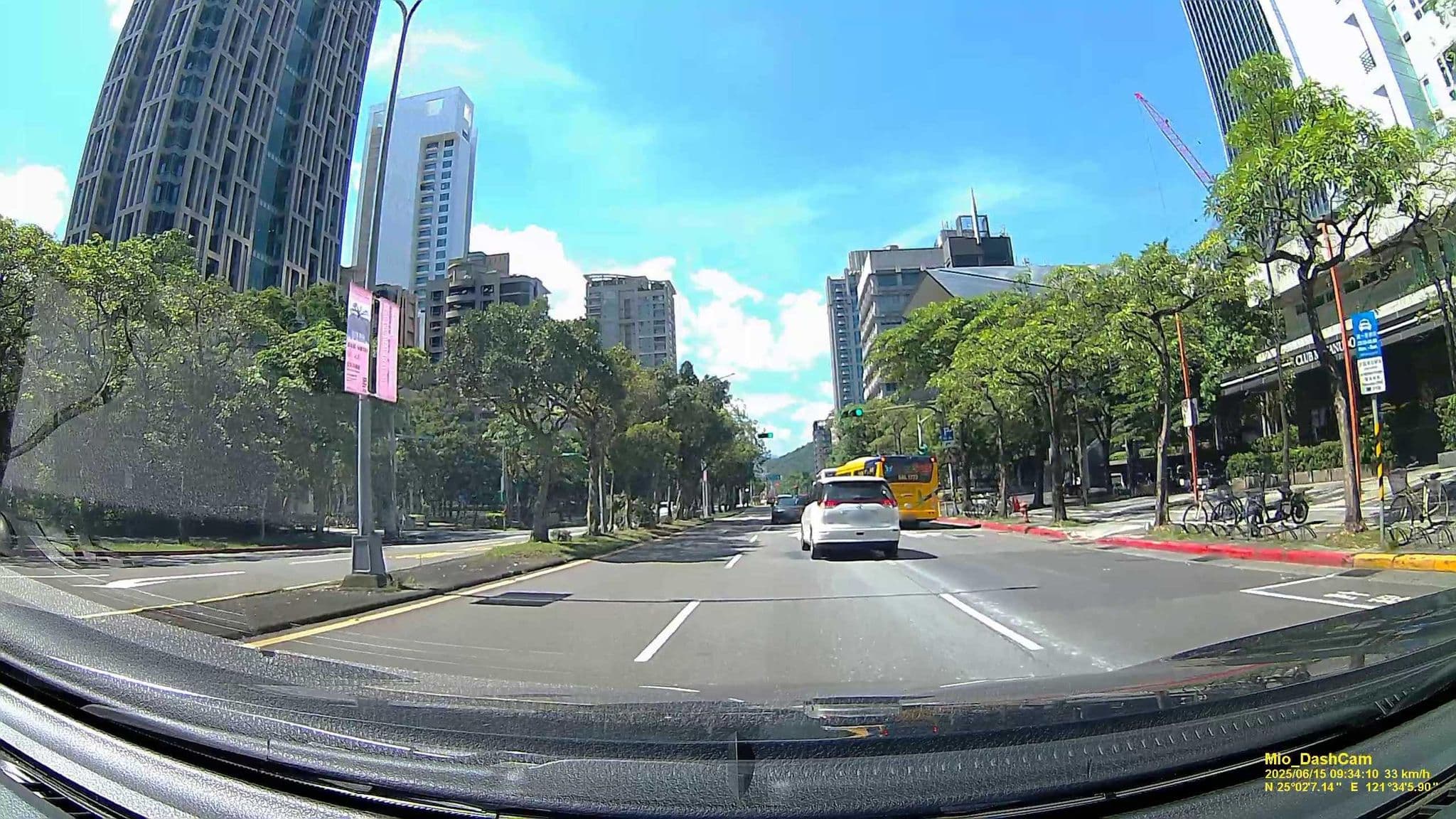 Street view near Home Hotel, Taipei — © hcyen (CC BY-SA · Mapillary)