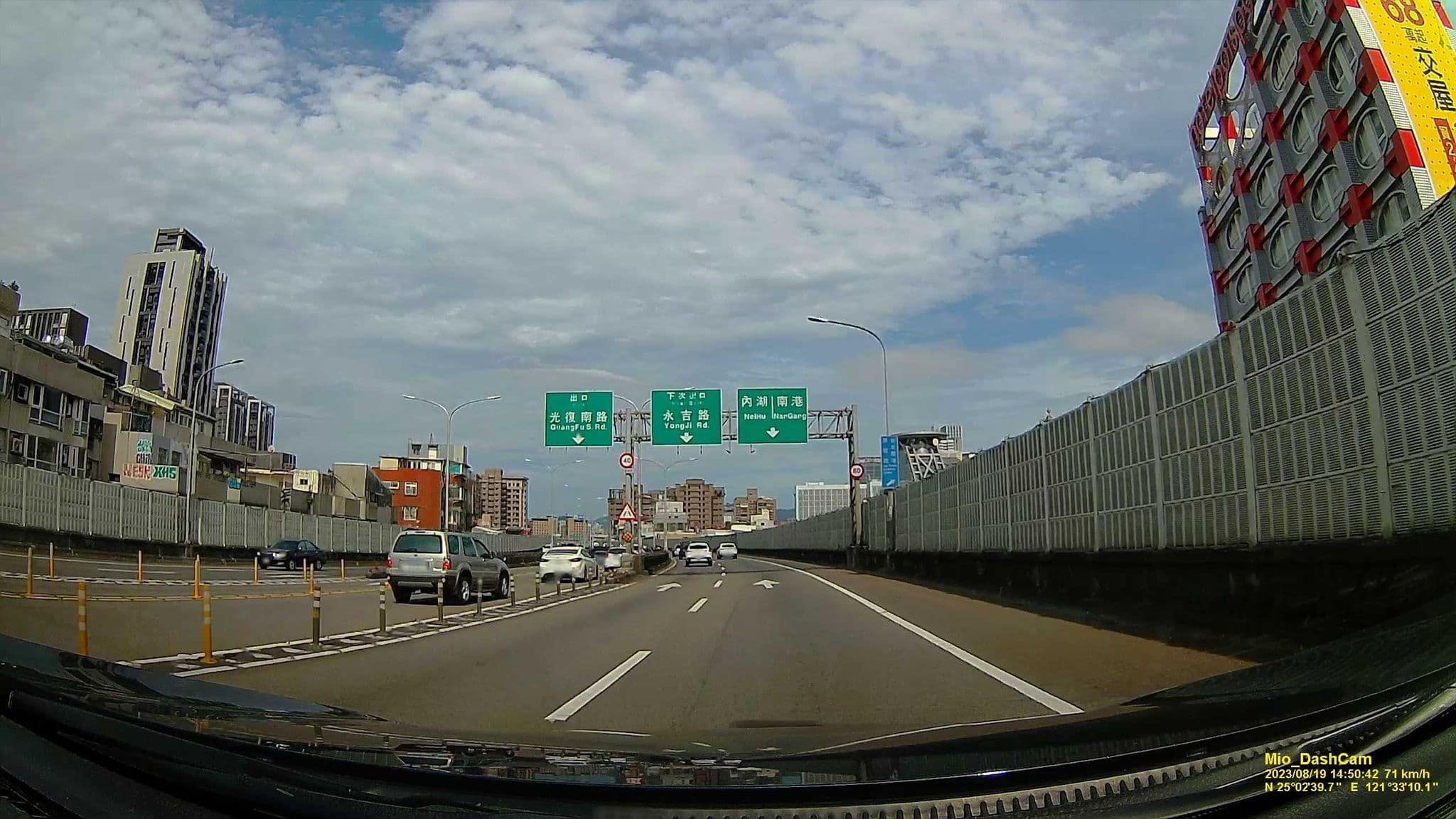 Street view near hotelpoispois, Taipei — © hcyen (CC BY-SA · Mapillary)