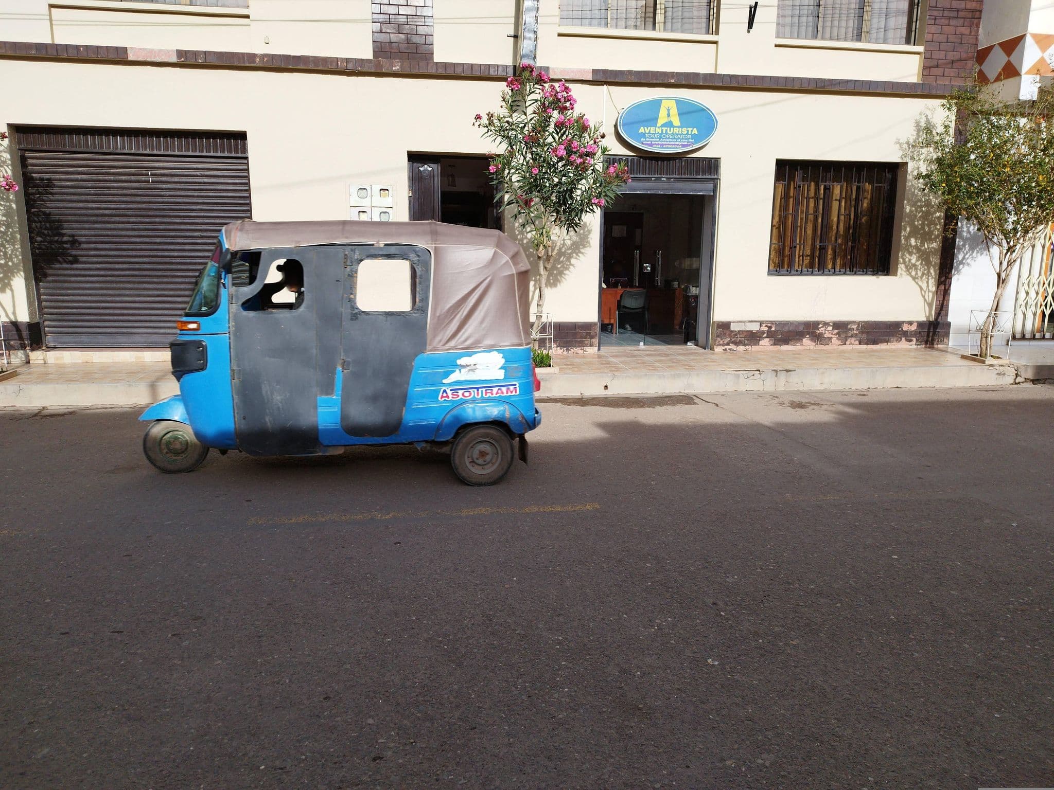 Street view near Hostal ARAMAYO, Tupiza — © rodolfovar (CC BY-SA · Mapillary)