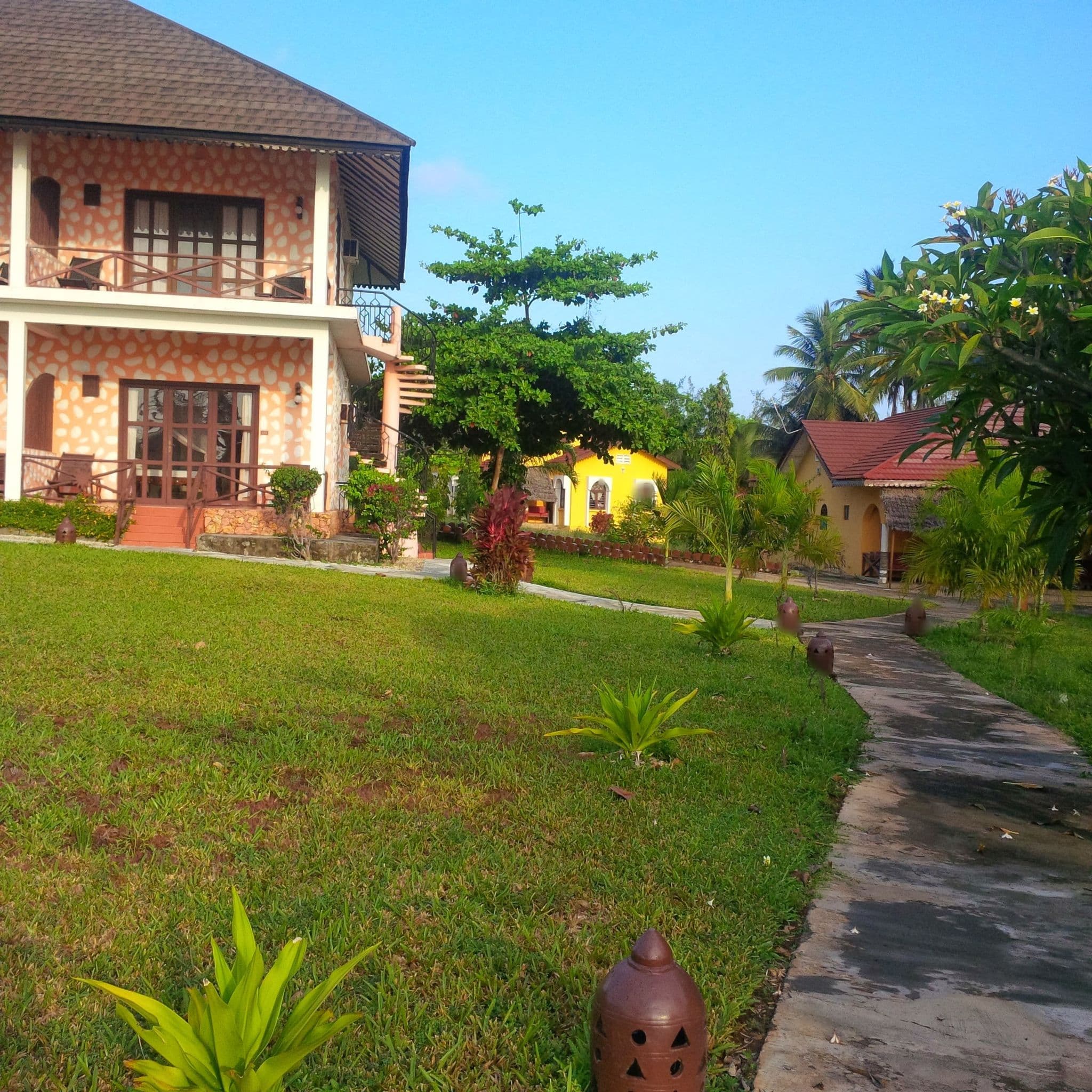 Street view near Swahili Beach Resort, Mahonda — © mapfool (CC BY-SA · Mapillary)