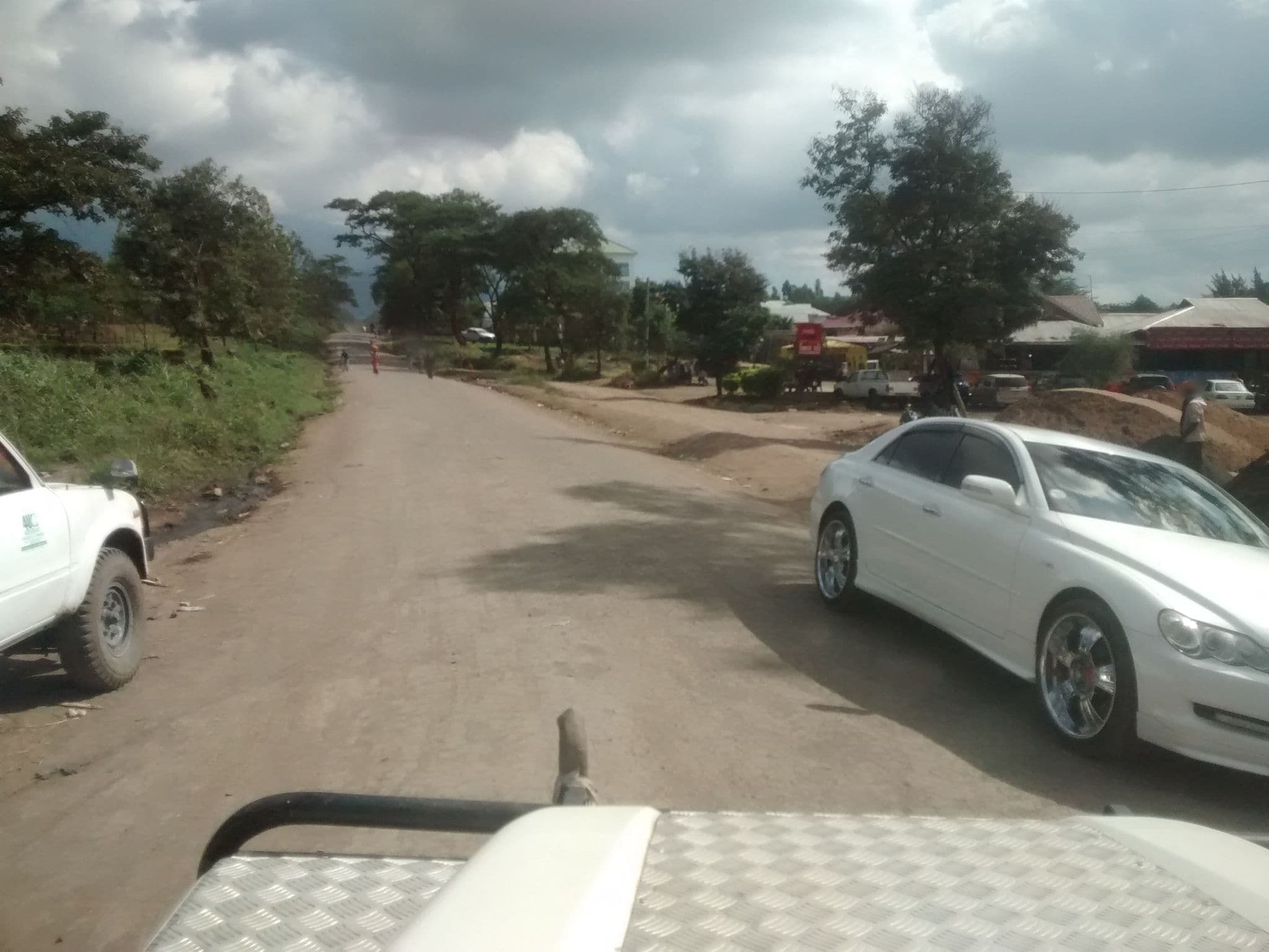 Street view near Mzunguu''s hotel, bar & restaurant, Usa River — © simbamangu (CC BY-SA · Mapillary)