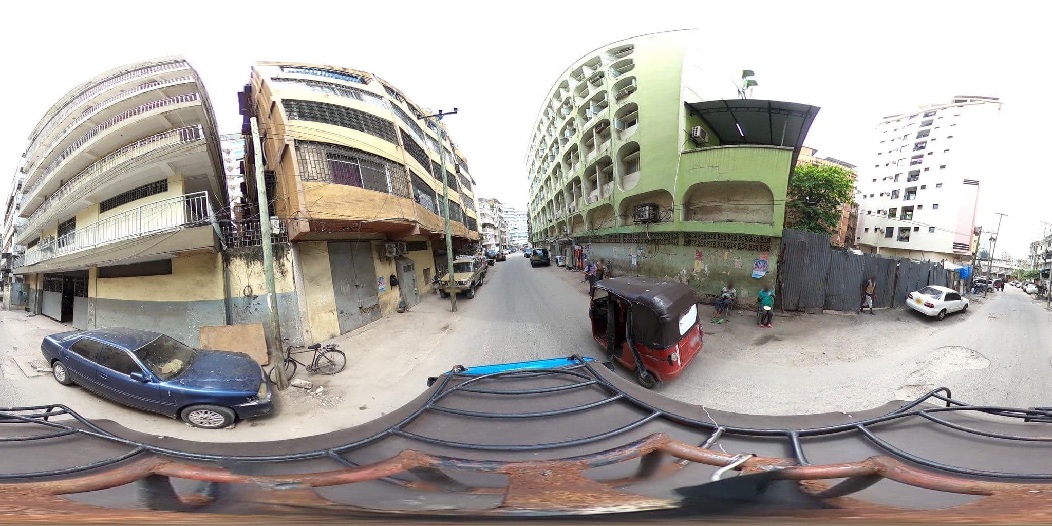 Street view near Econo Lodge, Dar es Salaam