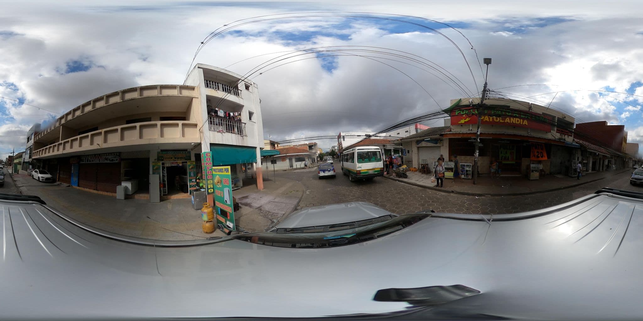 Street view near El Palacio del Sombrero, Santa Cruz de la Sierra
