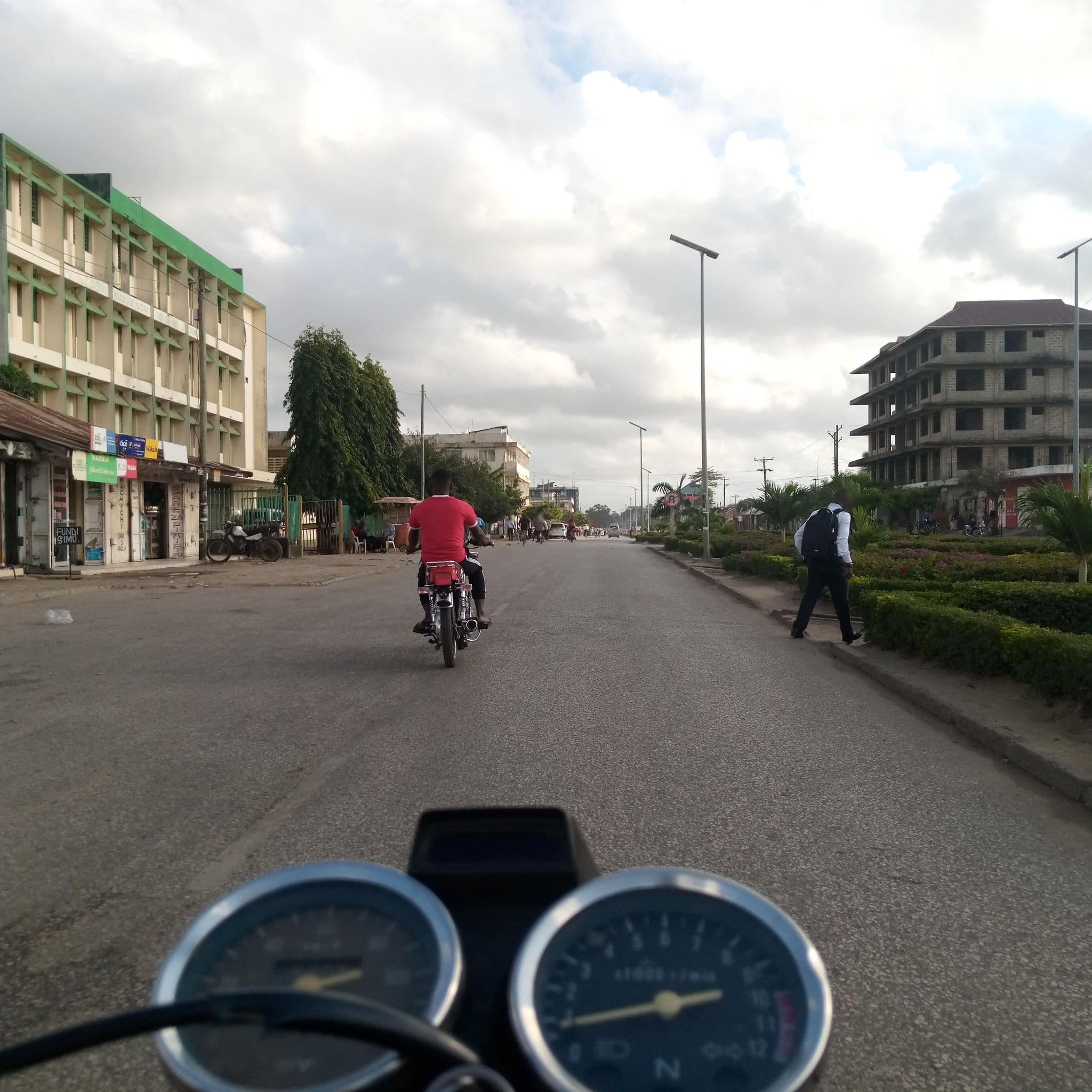 Street view near New wazazi guest house, Tanga