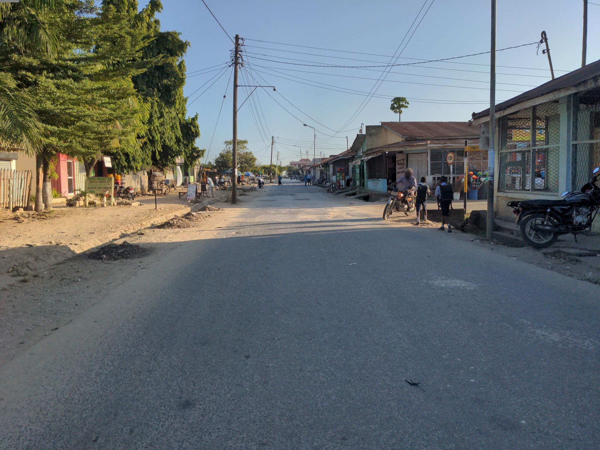 Street view near Bambuu bar, Tanga