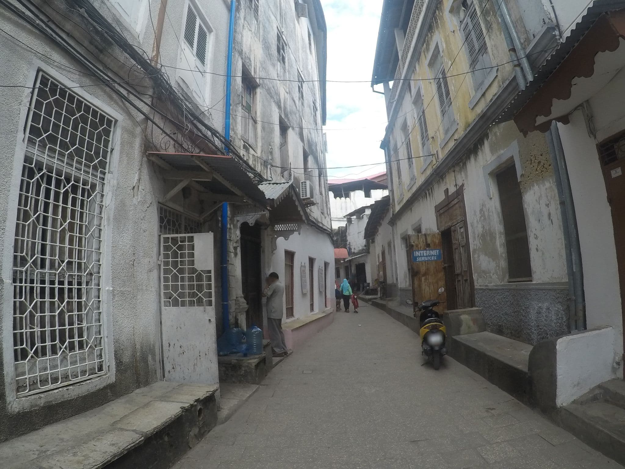 Street view near Spice Palace, Zanzibar — © chrisbeddow (CC BY-SA · Mapillary)