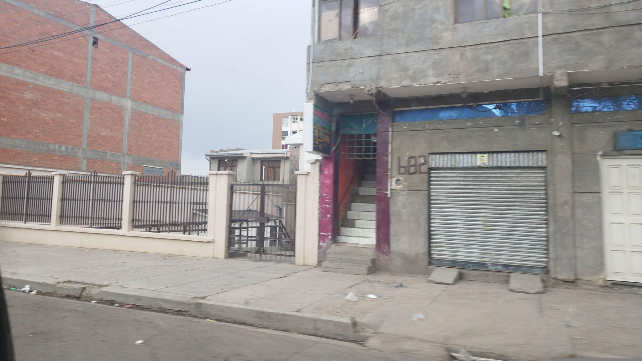 Street view near Alojamiento Chez Alondra, Oruro — © rodolfovar (CC BY-SA · Mapillary)