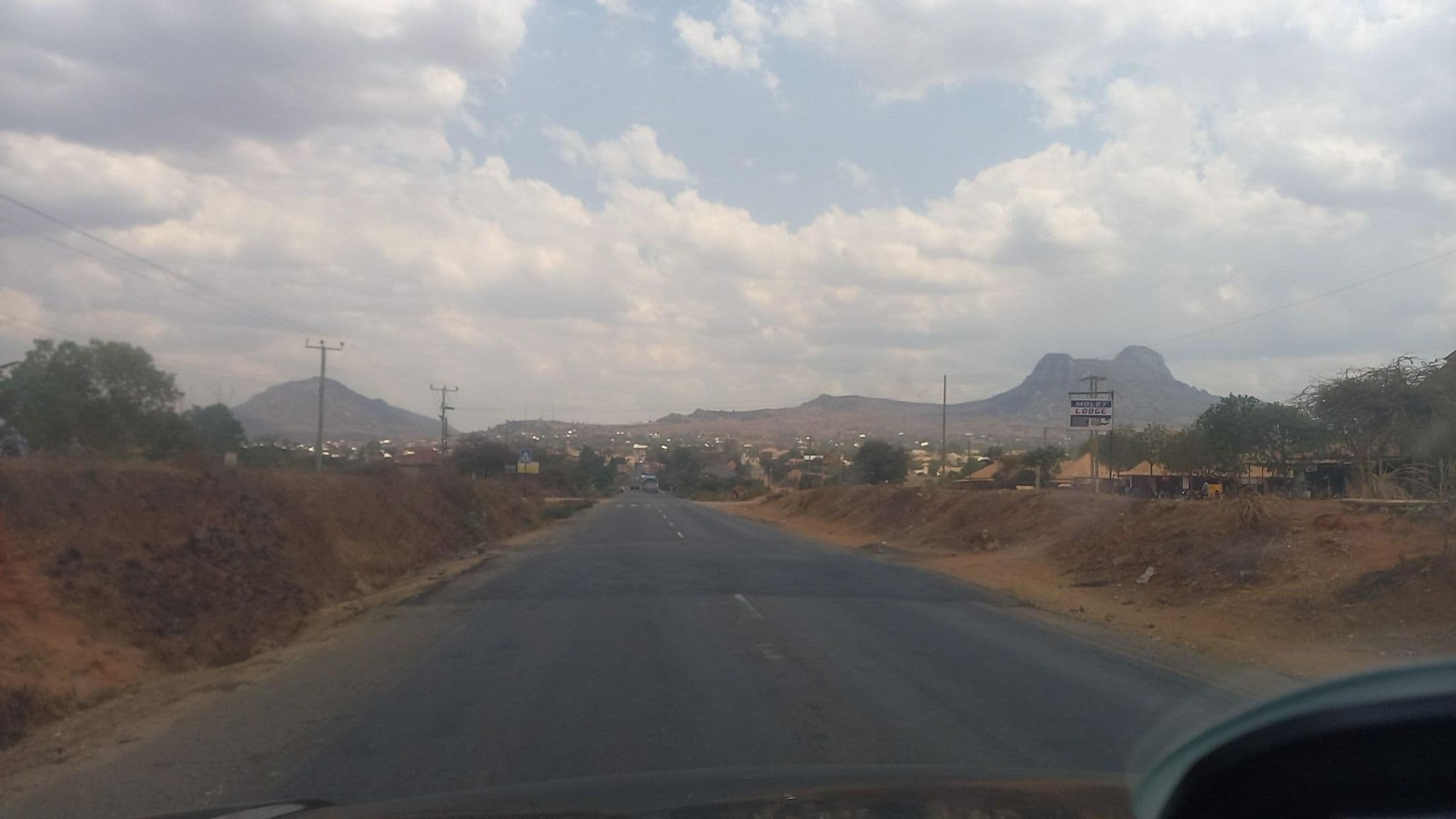 Street view near Molet Lodge, Geiro — © AlemayehuYemane (CC BY-SA · Mapillary)