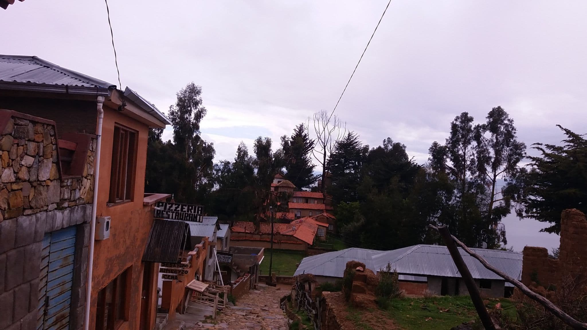 Street view near Hosteria Las Islas, Yumani — © 5m4u9 (CC BY-SA · Mapillary)