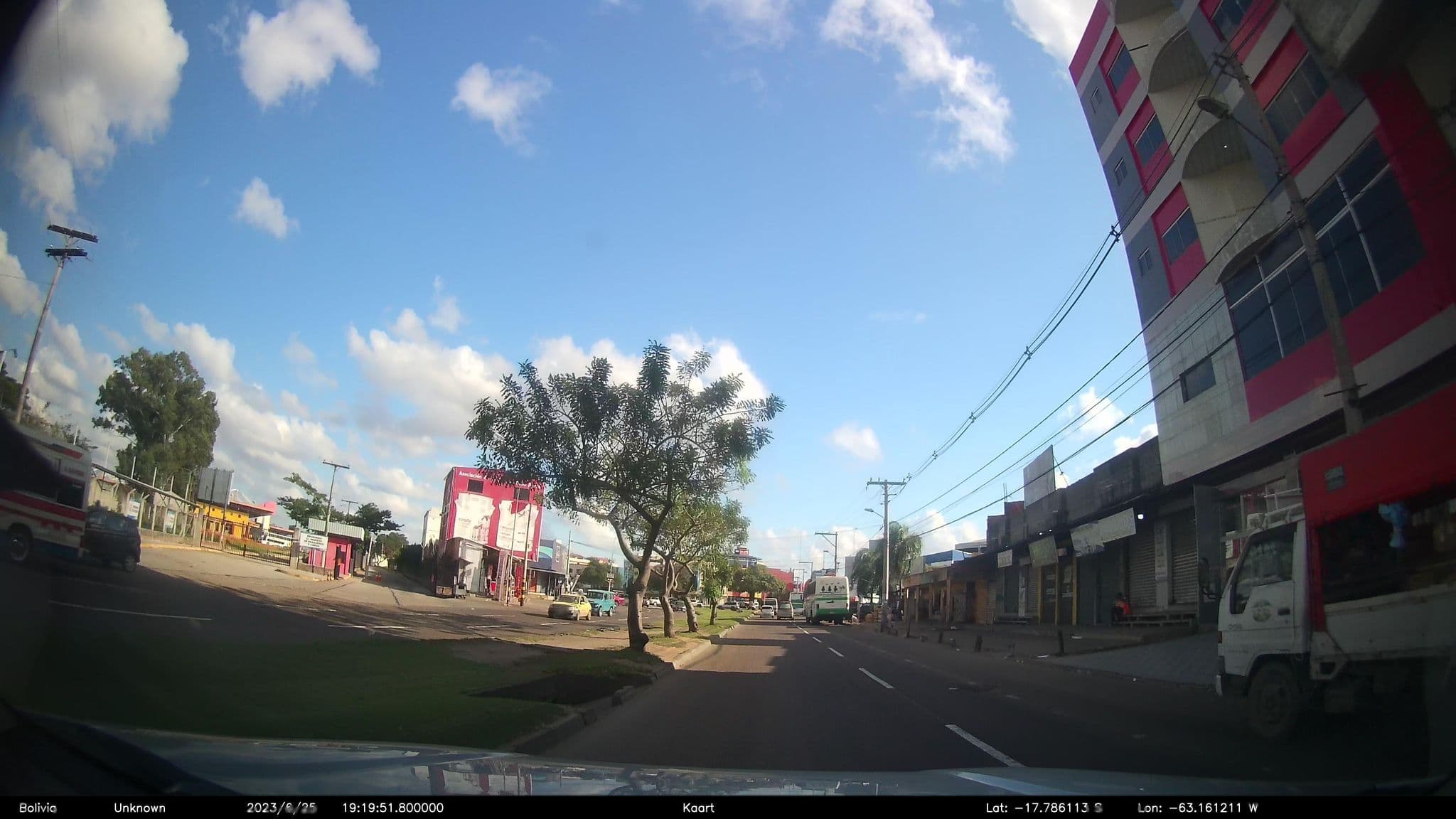 Street view near Mariel, Santa Cruz de la Sierra