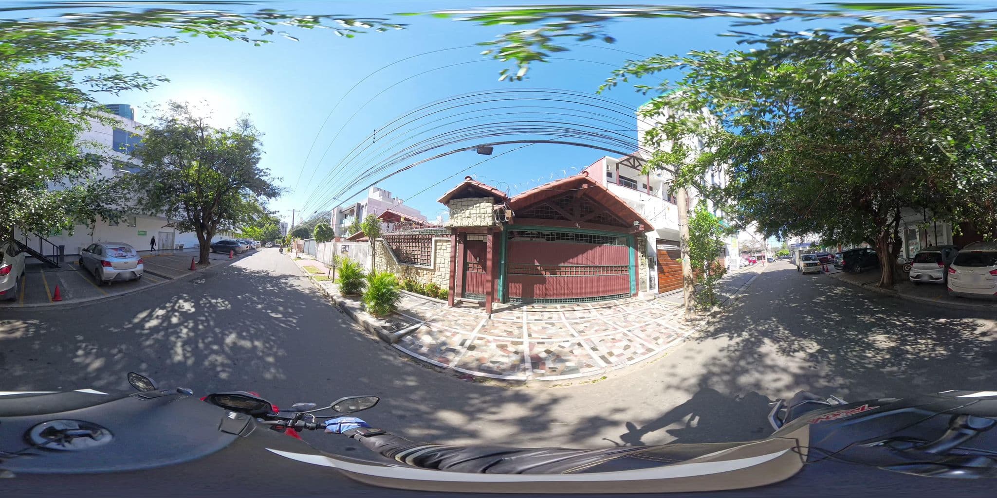 Street view near Hotel Hampton Santa Cruz, Santa Cruz de la Sierra