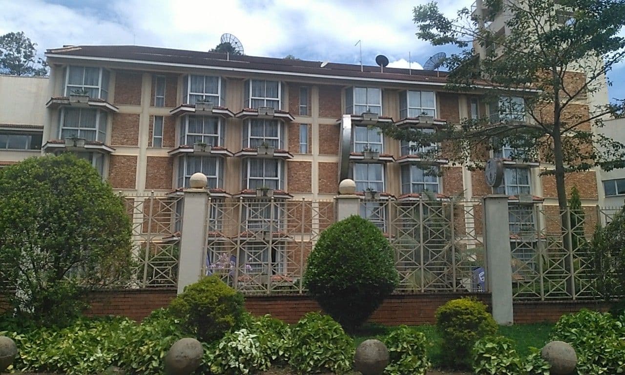 Street view near Golf Course Hotel, Kampala — © ralebipim (CC BY-SA · Mapillary)