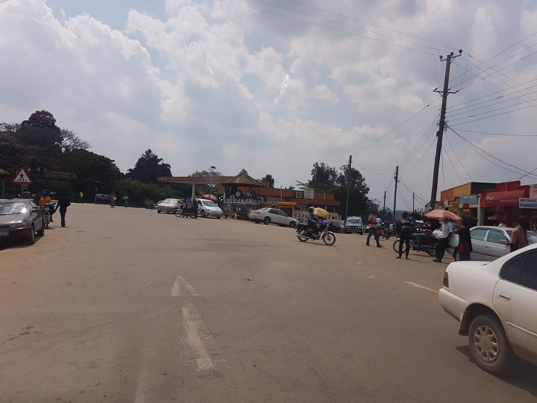 Street view near Rwenzori Hotel, Ishaka — © shamillah (CC BY-SA · Mapillary)