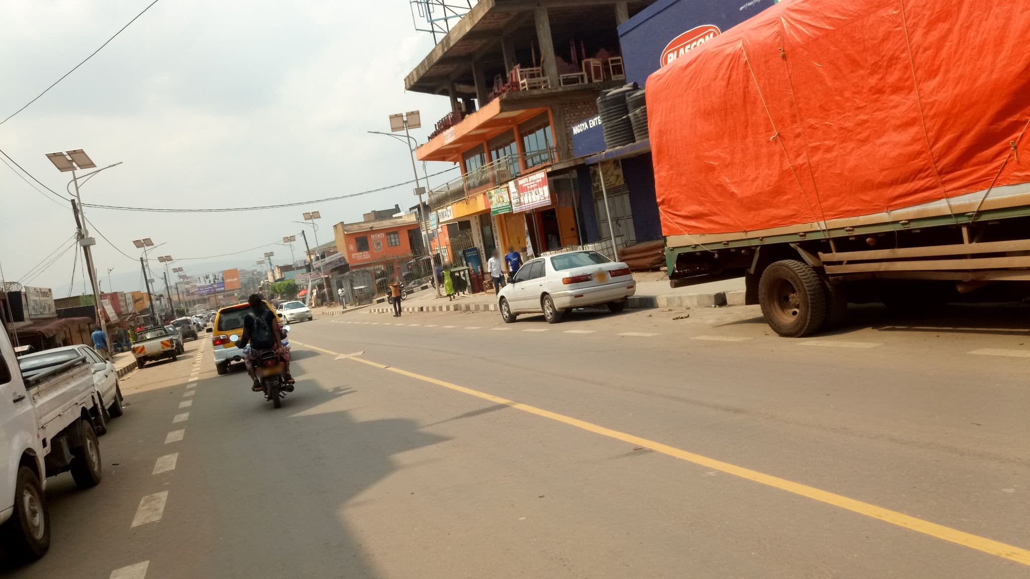 Street view near Canan Hotel, Mbarara — © ngumenawesamson (CC BY-SA · Mapillary)