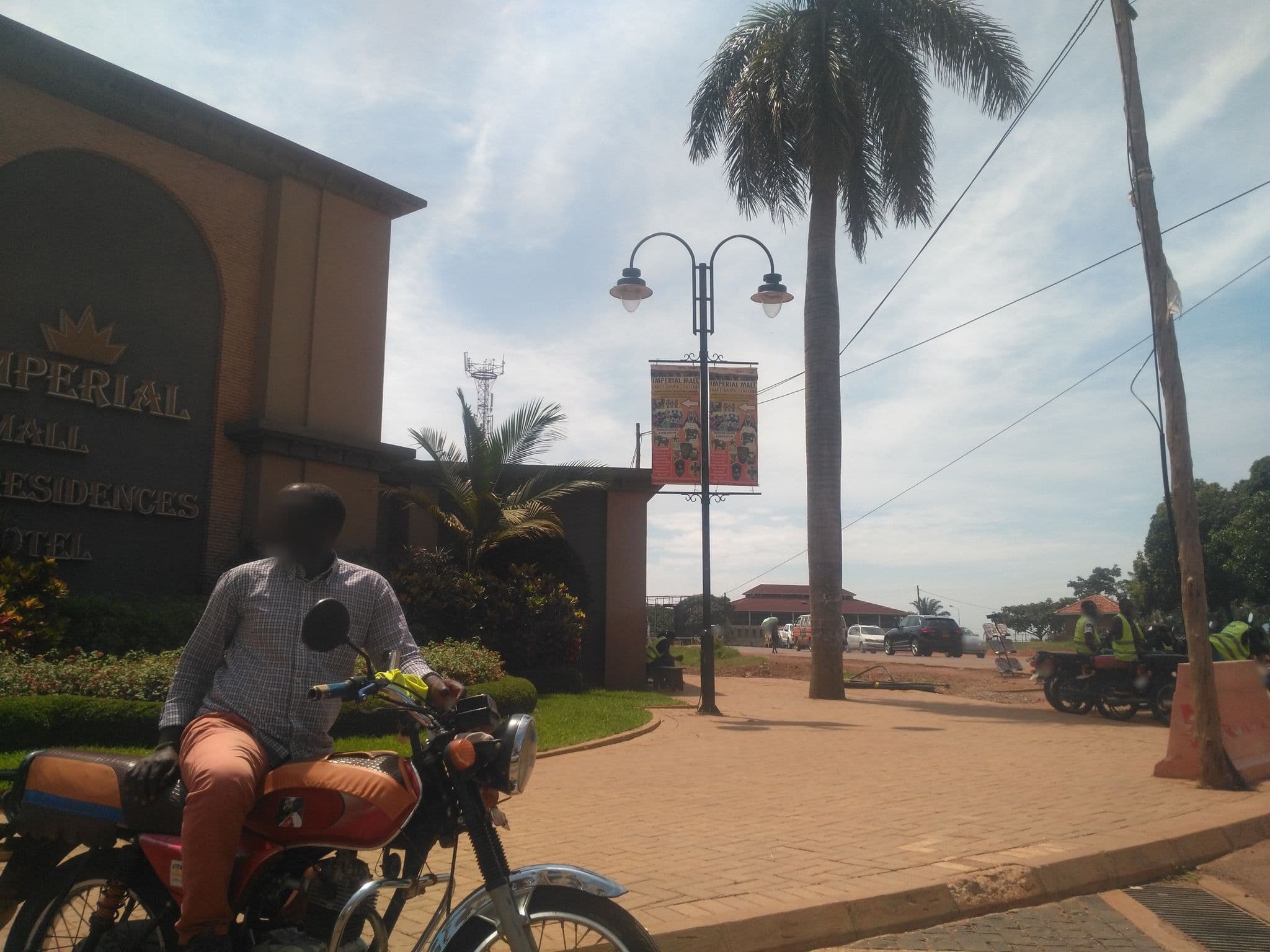 Street view near Java House, Entebbe — © ralebipim (CC BY-SA · Mapillary)