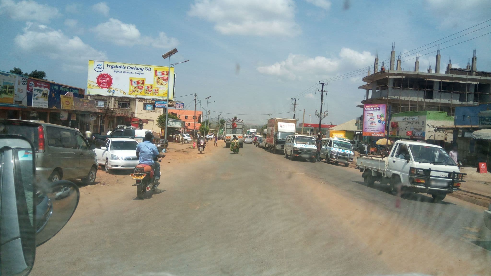 Street view near Comrade Hotel, Mukono — © kimdave (CC BY-SA · Mapillary)