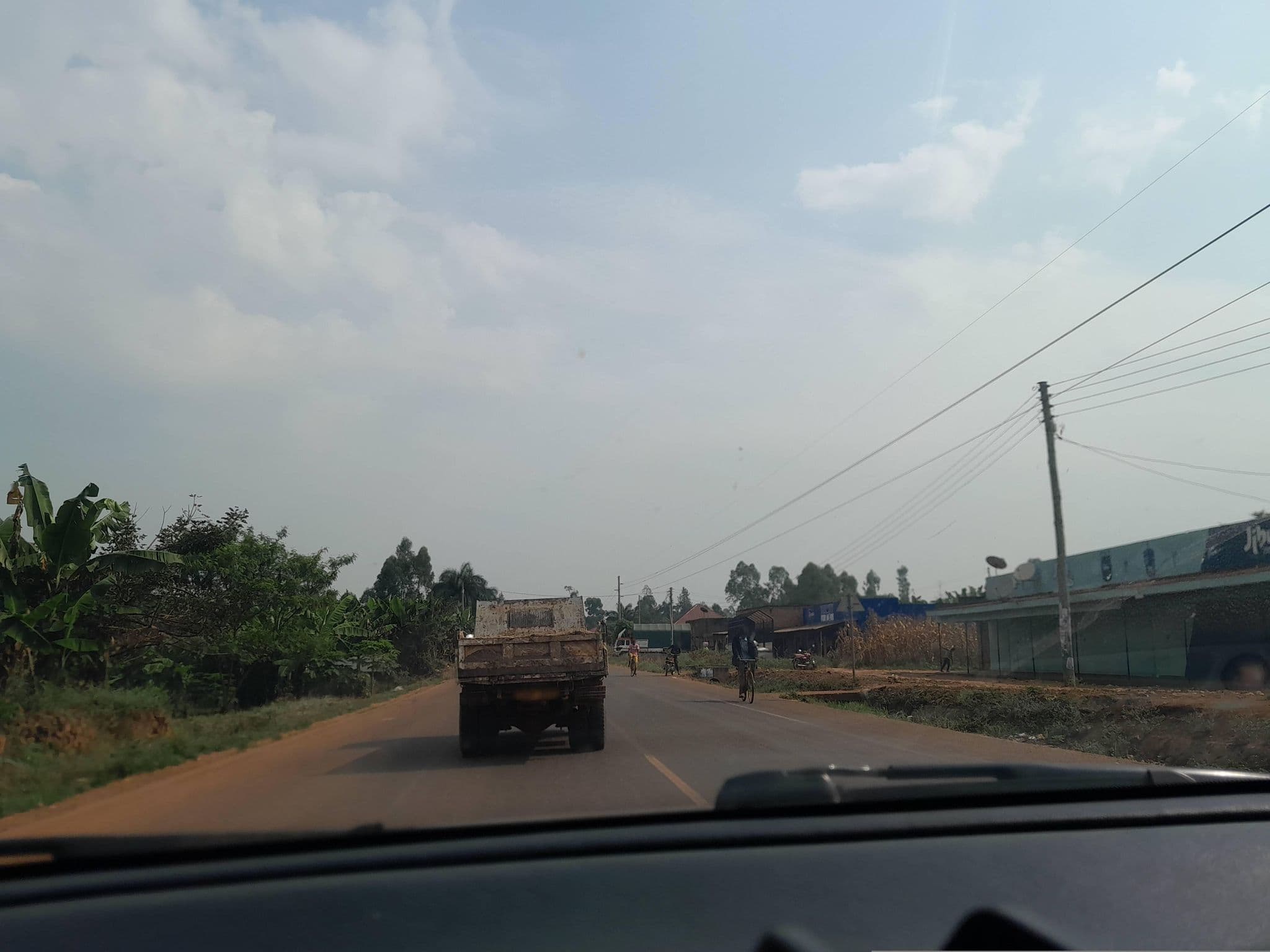 Street view near Royal Guesthouse, Buyale — © bagonzars (CC BY-SA · Mapillary)