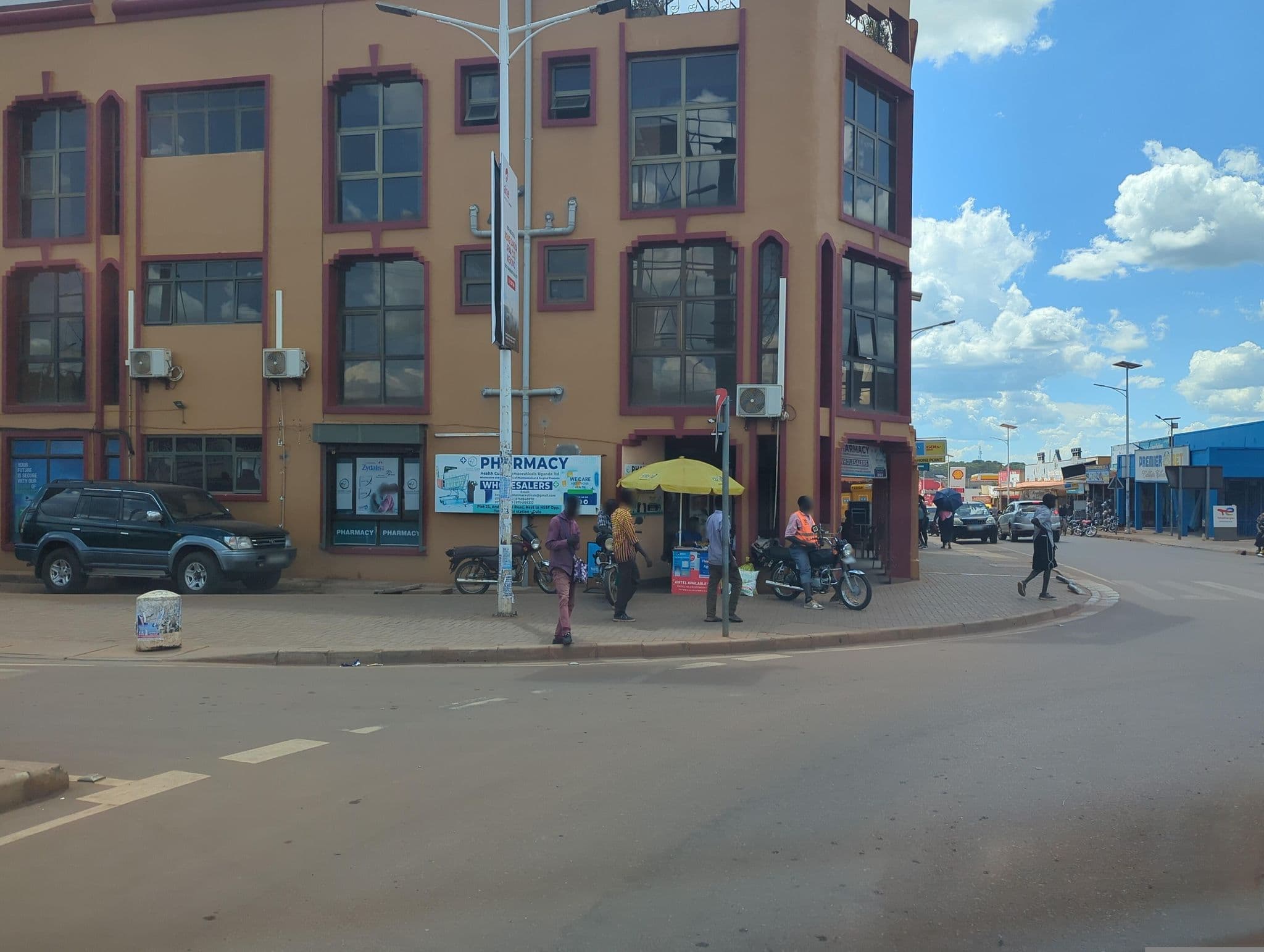 Street view near Heldan Inn, Gulu — © jfrek (CC BY-SA · Mapillary)