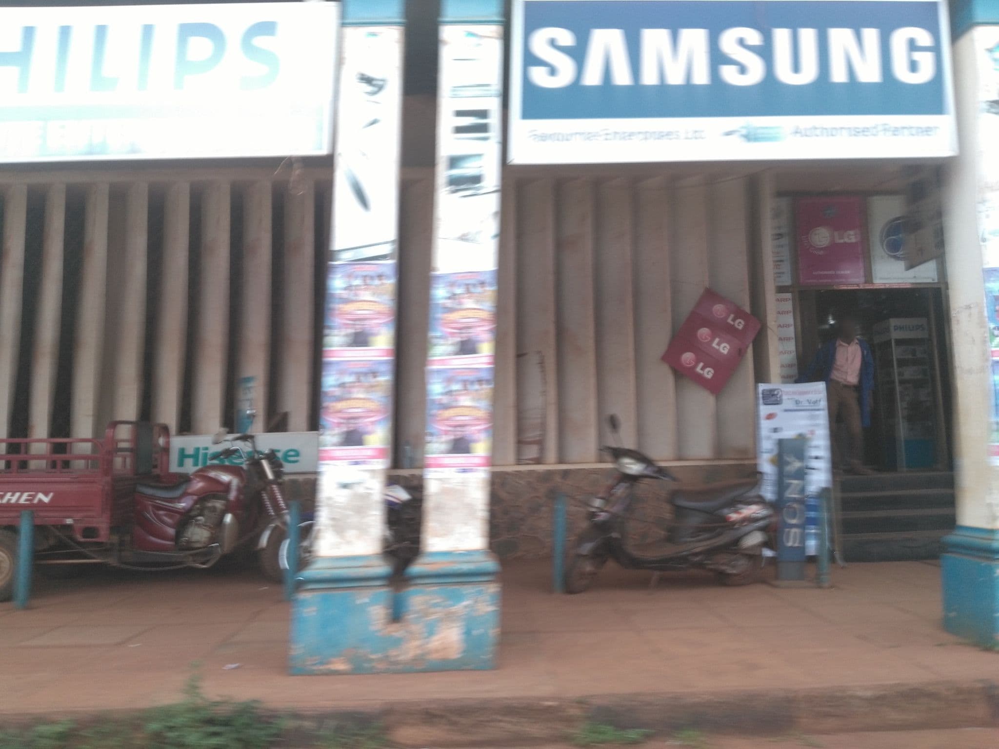 Street view near Bed and Breakfast, Jinja — © ralebipim (CC BY-SA · Mapillary)