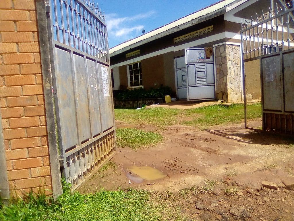 Street view near New girls hostel, Entebbe — © bukenya (CC BY-SA · Mapillary)