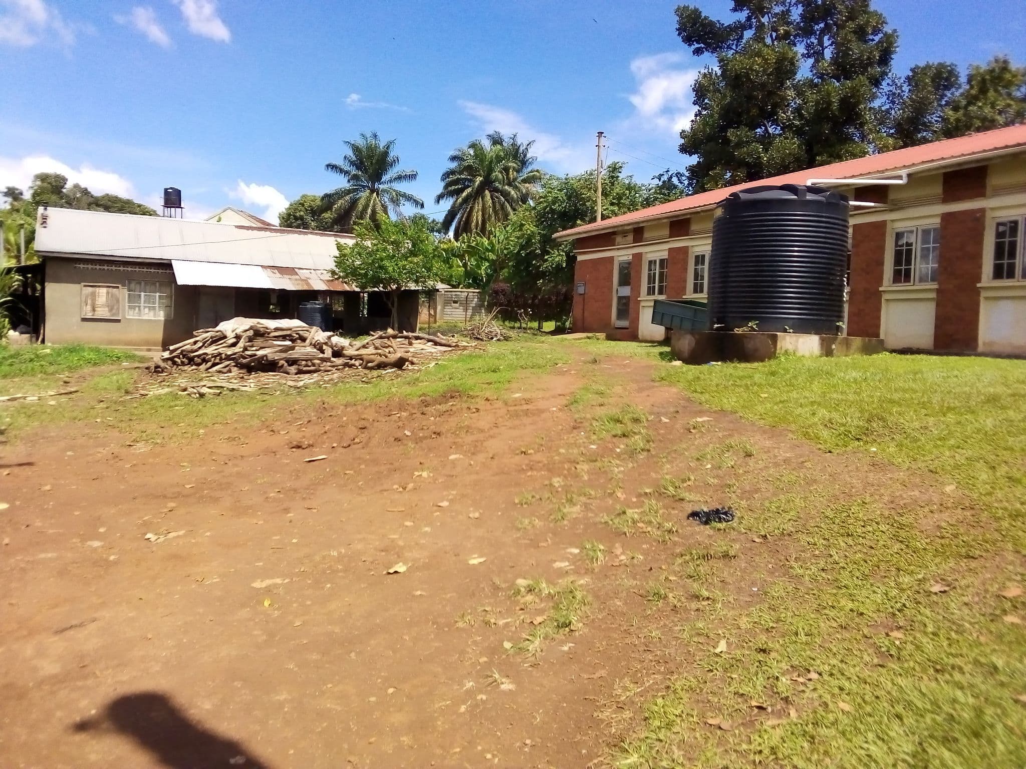 Street view near Victoria, Entebbe — © gol (CC BY-SA · Mapillary)