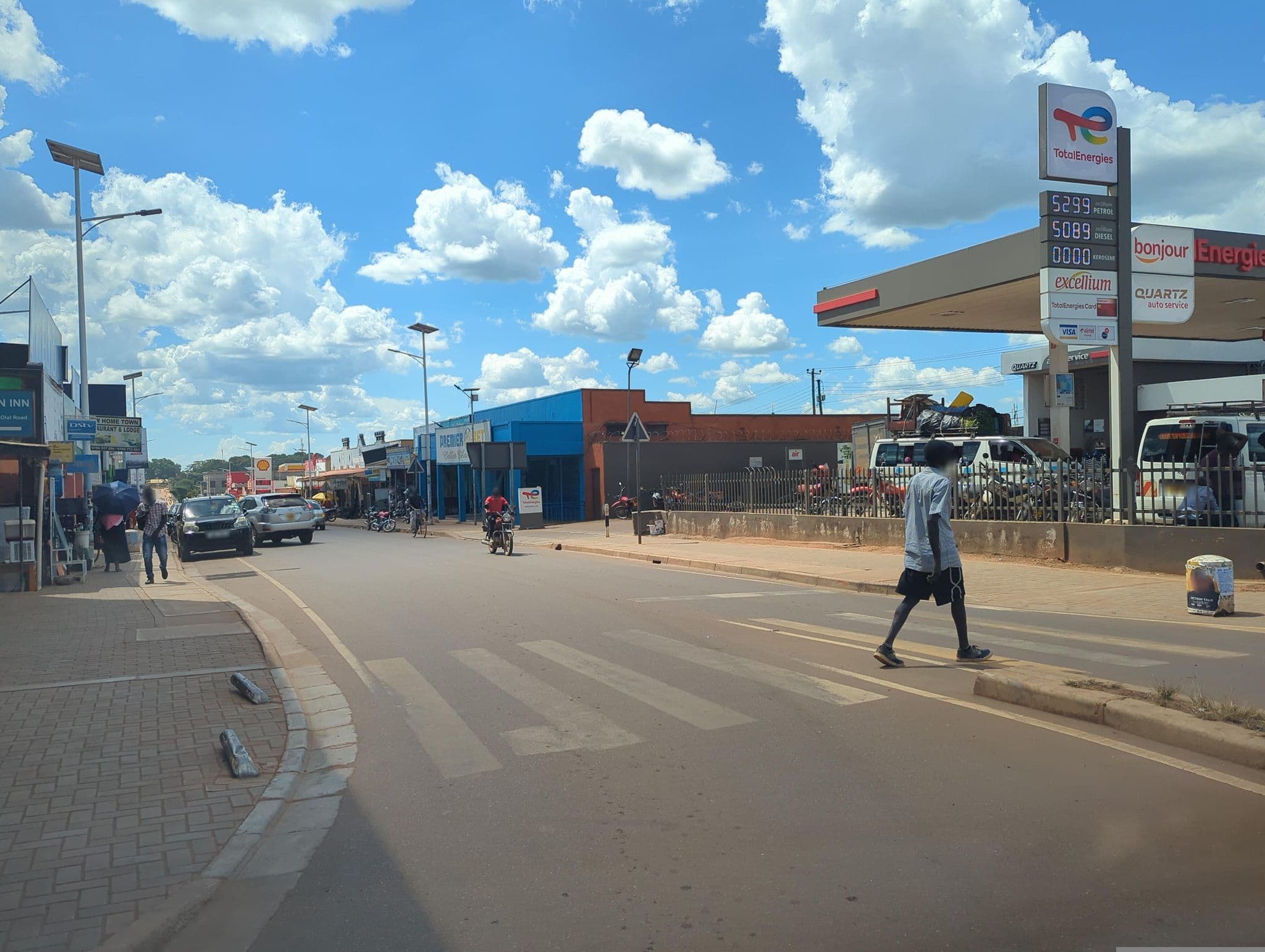 Street view near Heldan Inn, Gulu — © jfrek (CC BY-SA · Mapillary)