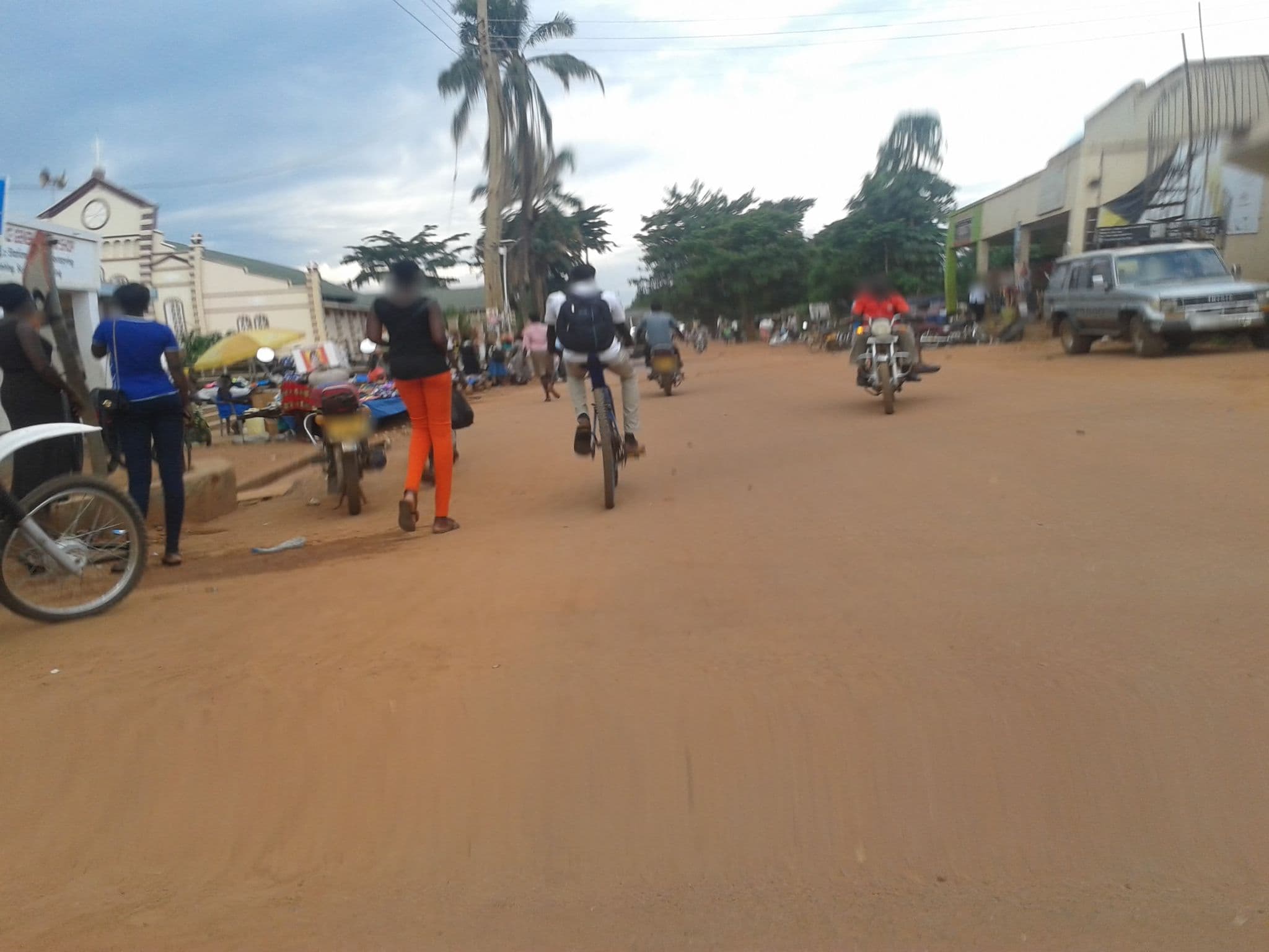 Street view near New Florida Hotel, Gulu — © charlesnyeks (CC BY-SA · Mapillary)