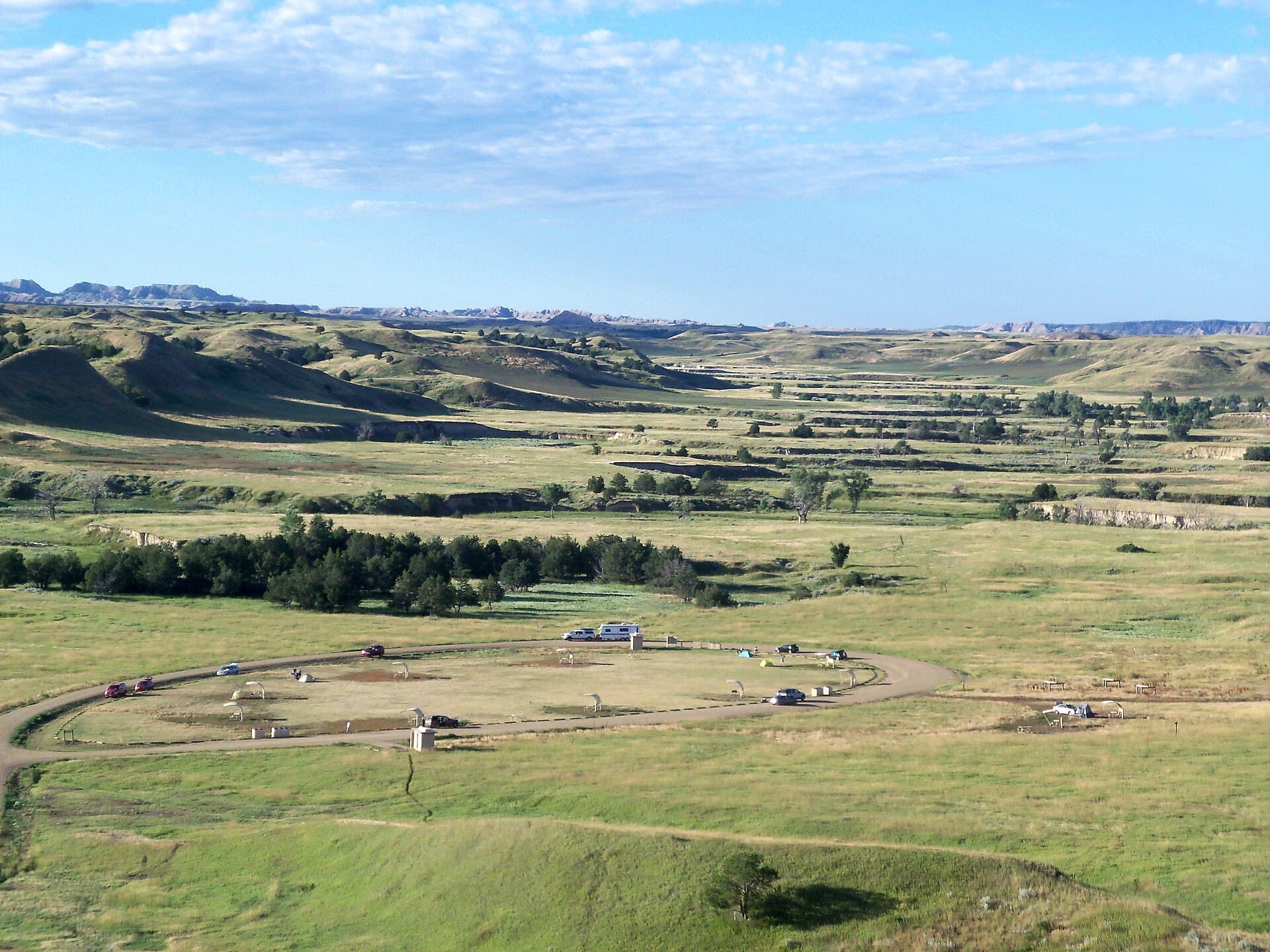 Sage Creek Campground (via Wikimedia Commons, CC BY-SA 3.0)