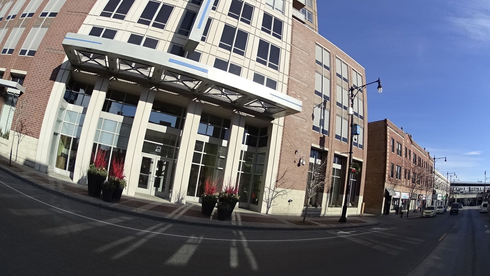 Street view near Howard Apartments, Rogers Park — © cookry (CC BY-SA · Mapillary)