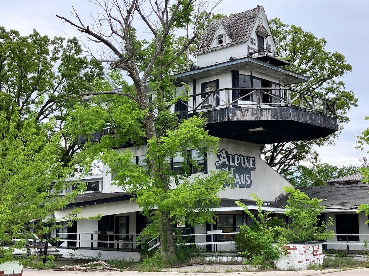 Alpine Haus Hotel / Apartments, Motel in Saint Robert