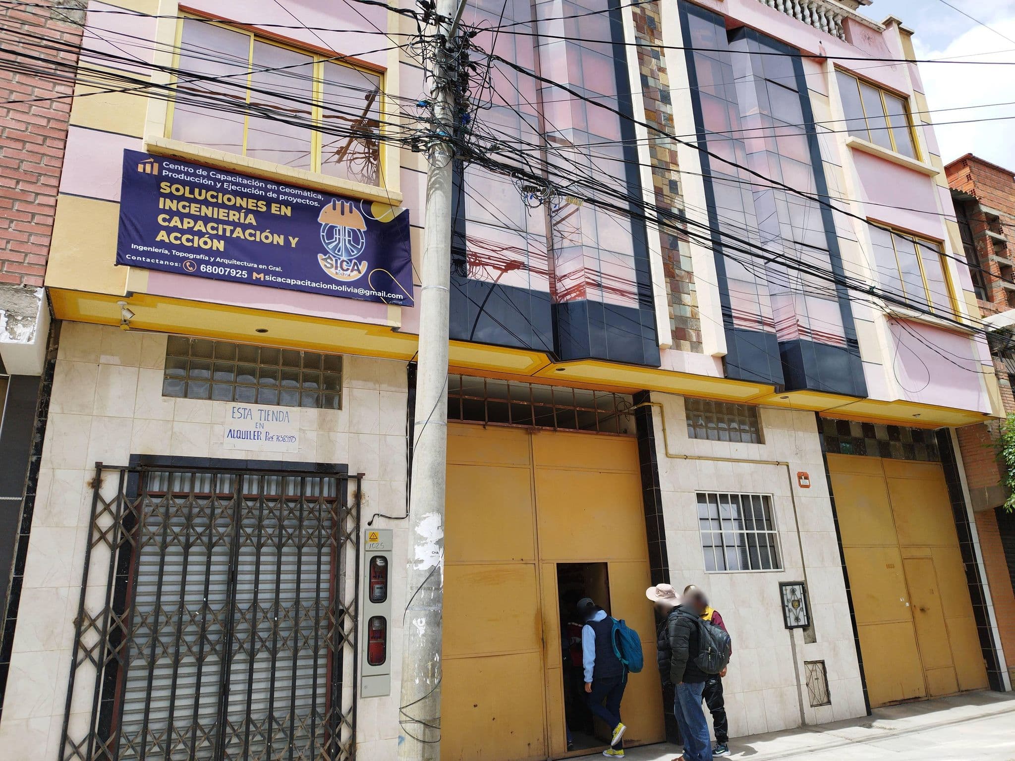 Street view near Taypi Uta, La Paz