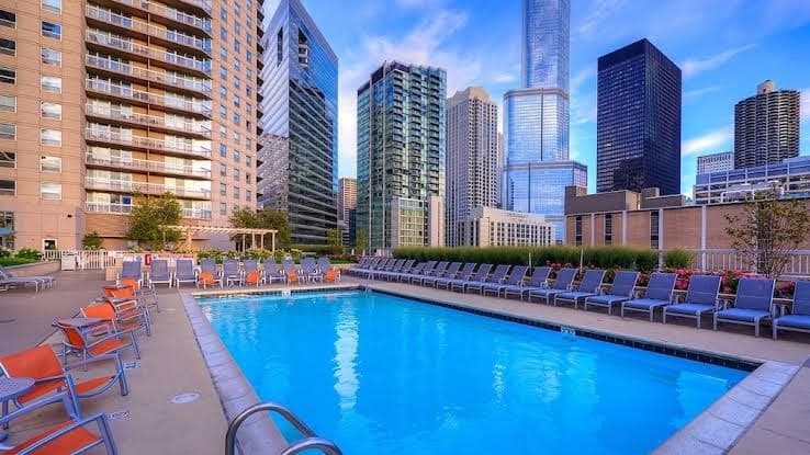 Manilow Suites at The Grand Plaza, Hotel in Chicago Loop