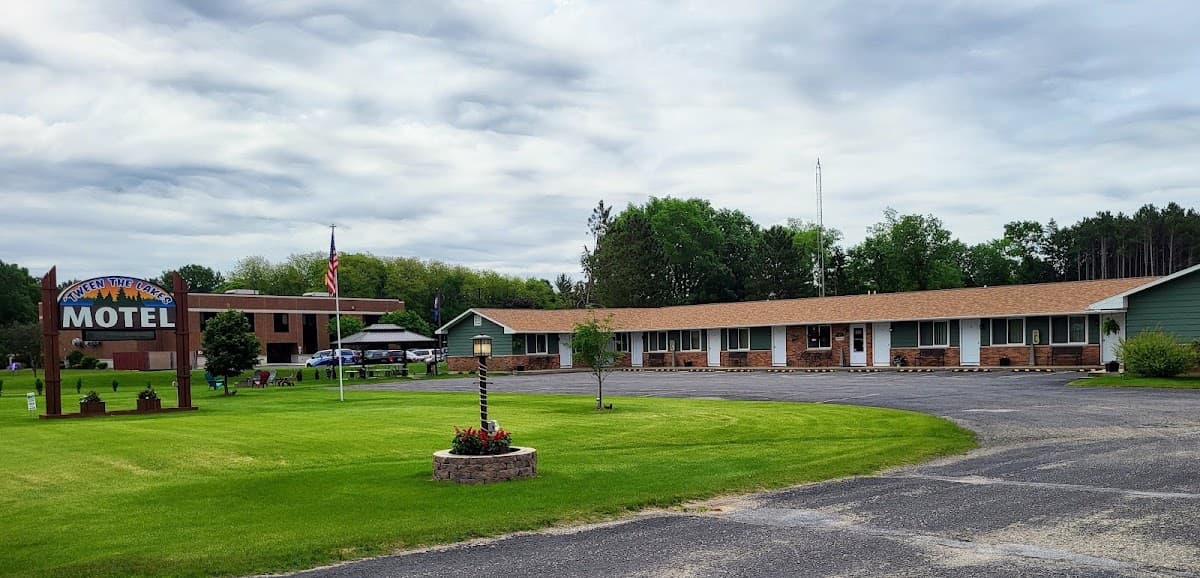 'Tween the Lakes Motel, Motel in Montello