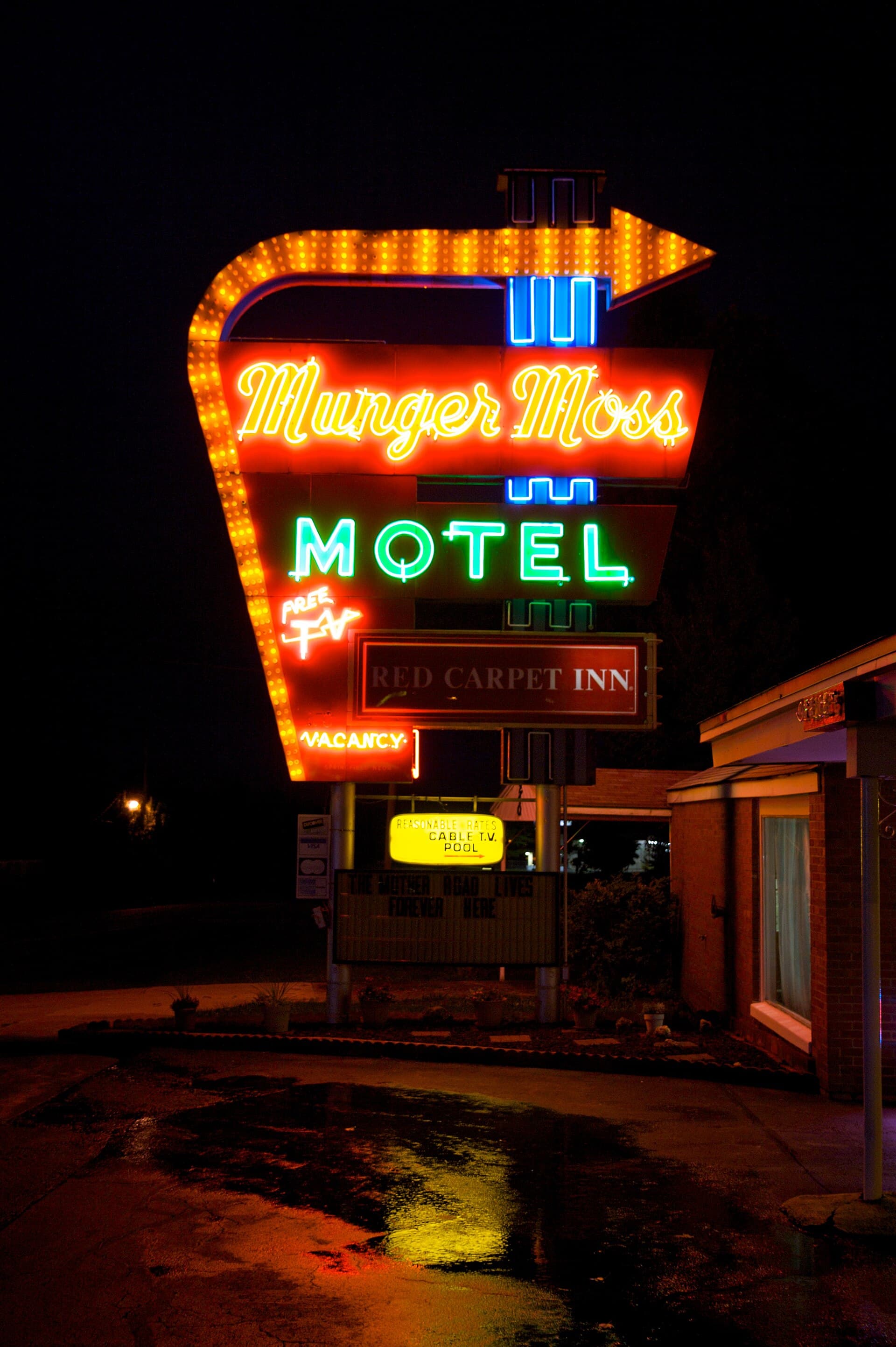Munger Moss Motel (via Wikimedia Commons, CC BY 2.0)