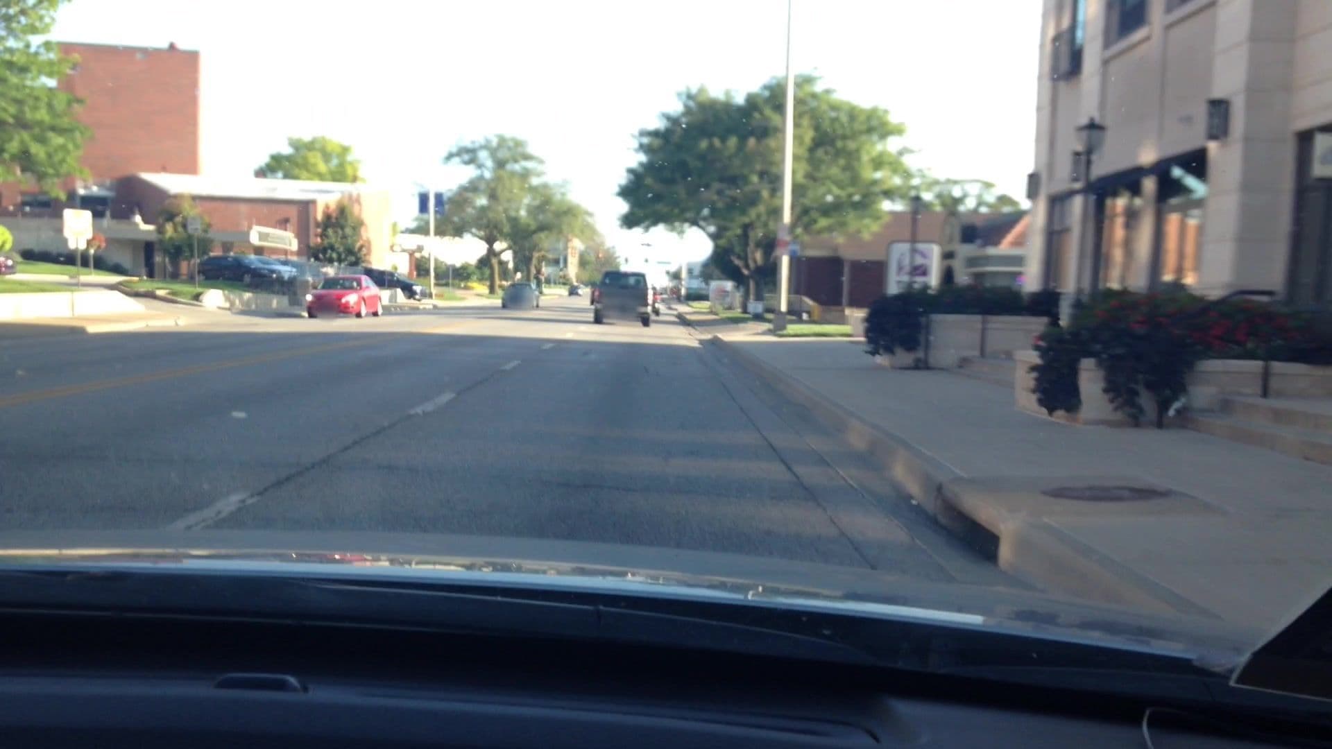 Street view near Holiday Inn, Roeland Park — © lvl5 (CC BY-SA · Mapillary)