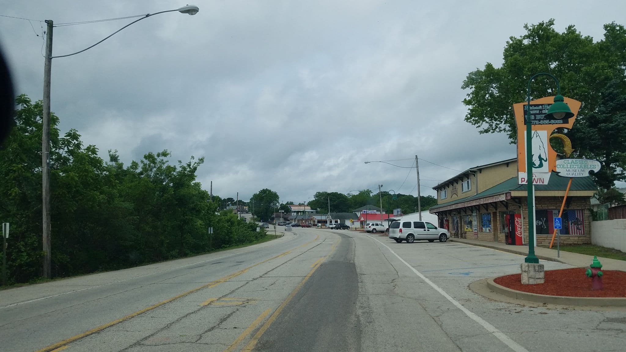 Street view near Shoreland Motel, Lake Ozark — © jbthemilker (CC BY-SA · Mapillary)