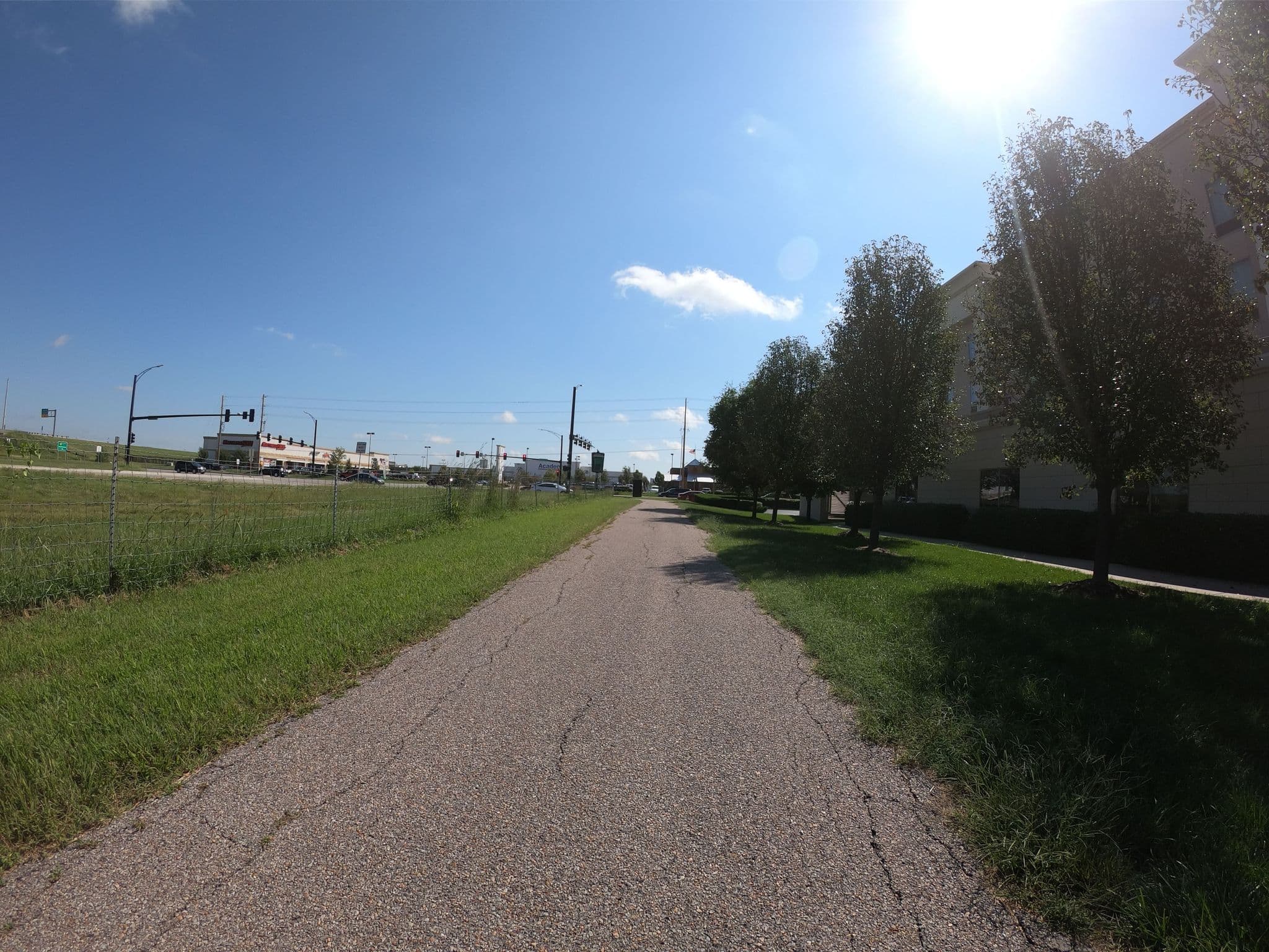 Street view near Hampton Inn & Suites Wichita-Northeast, Kechi — © toebee (CC BY-SA · Mapillary)