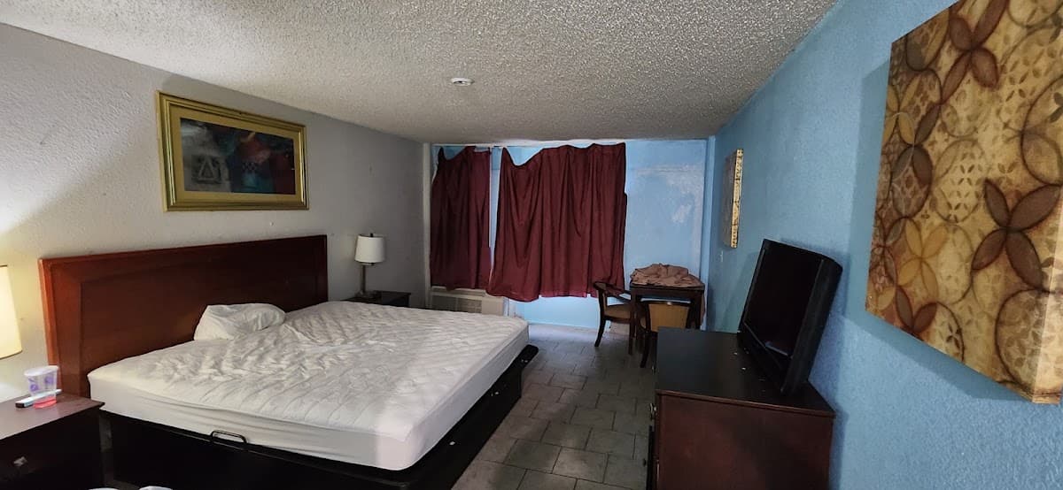 Days Inn & Suites Wichita East, Hotel in McConnell AFB