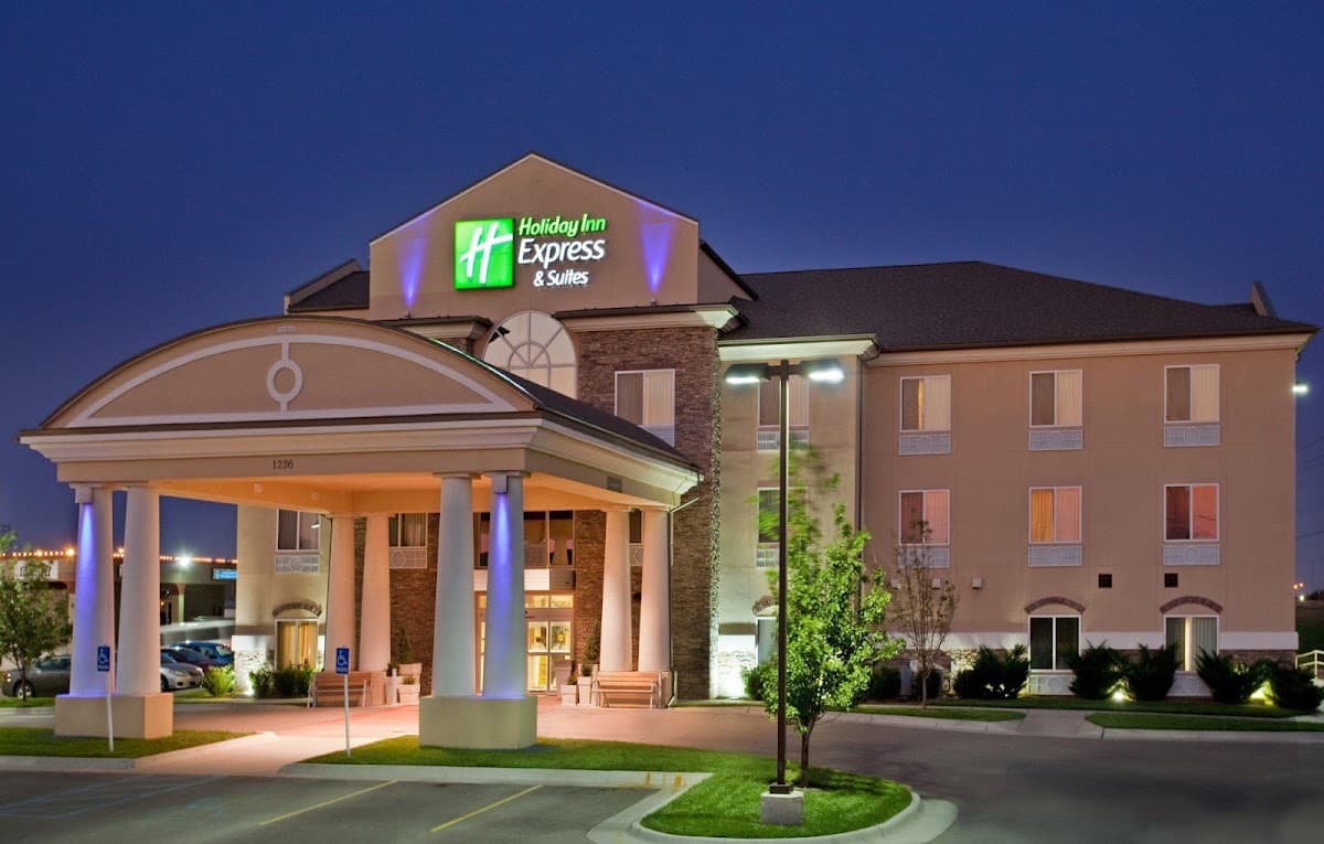 Holiday Inn Express & Suites Wichita Airport, Hotel in Wichita