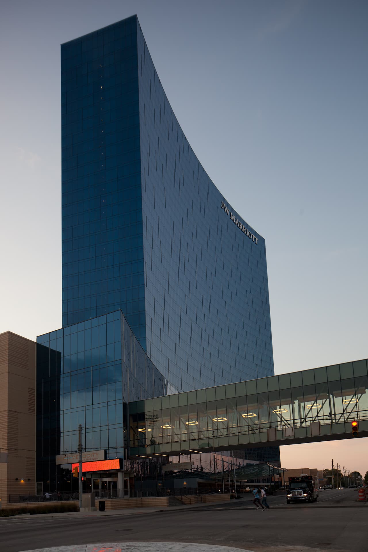 JW Marriott Indianapolis (via Wikimedia Commons, CC BY-SA 2.0)