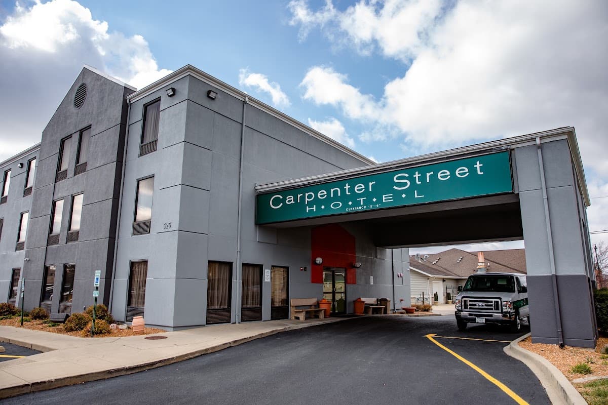 Carpenter Street Hotel, Hotel in Leland Grove