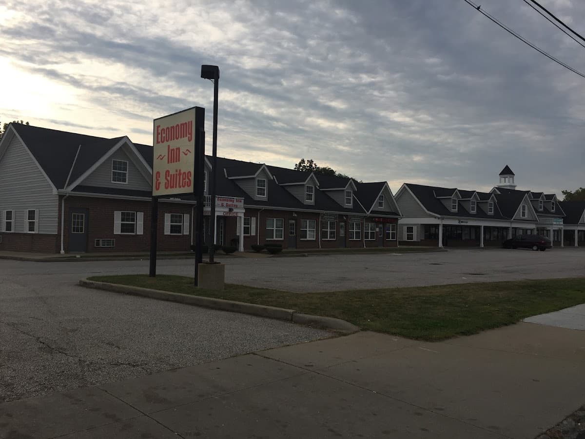 Economy Inn & Suites, Hotel in North Randall