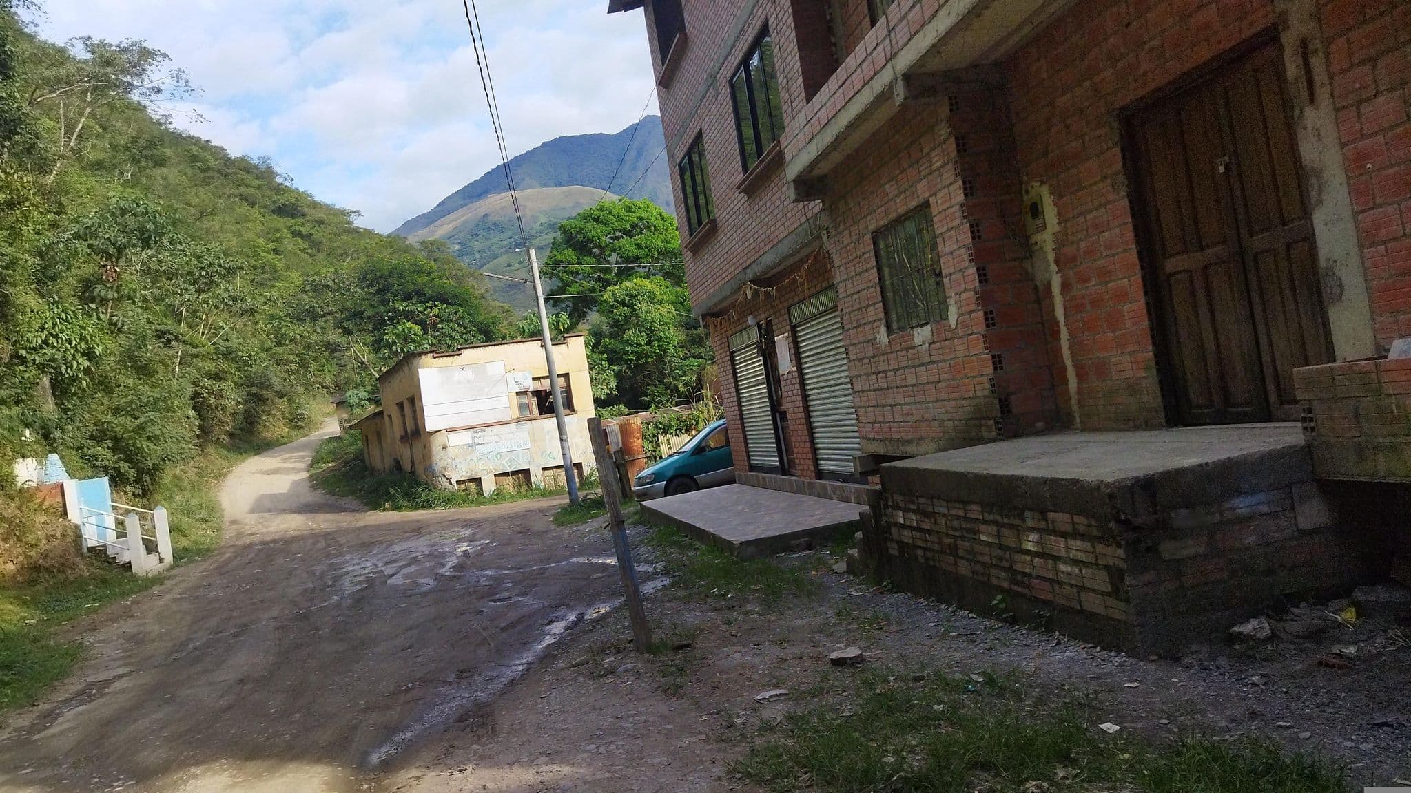 Street view near Hostal y Camping, Coroico — © AngelaRamirez (CC BY-SA · Mapillary)